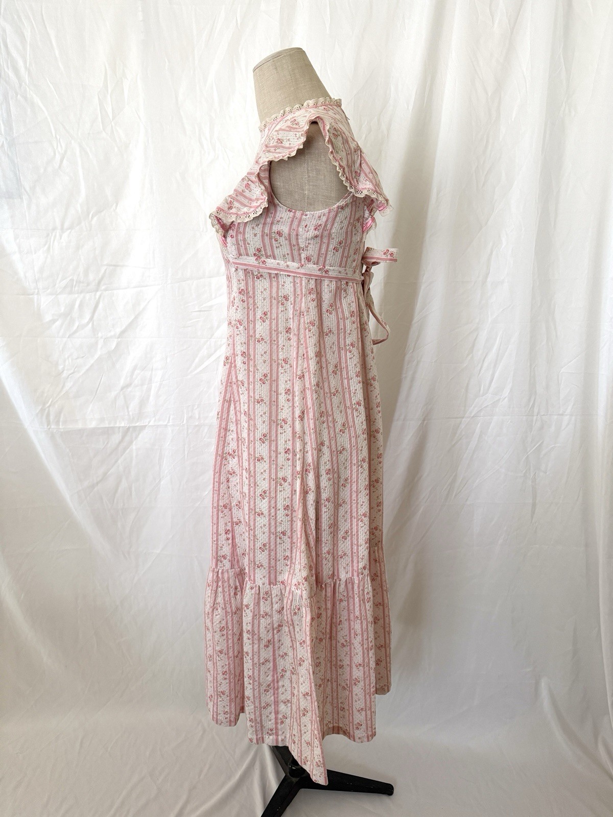 Vintage Handmade 1970s Pink Floral Ruffle Prairie Cottagecore Maxi Floral Dress