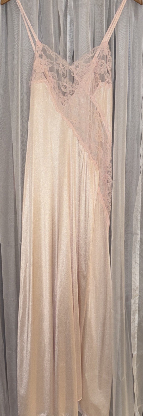 Vintage 70’S VAL MODE PINK LACE NYLON NIGHTGOWN Dreamland Timeless Elegant