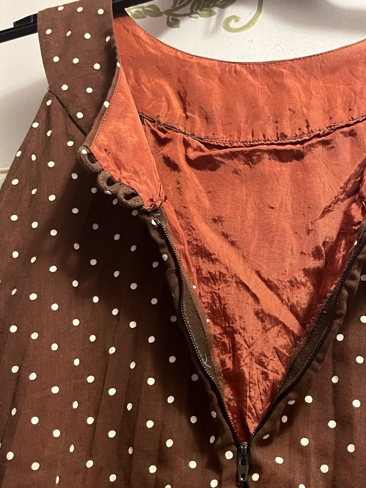 Vtg 1960’s Brown With White Polka Dots Pleated Sleeveless A-Line Dress Cut Tag