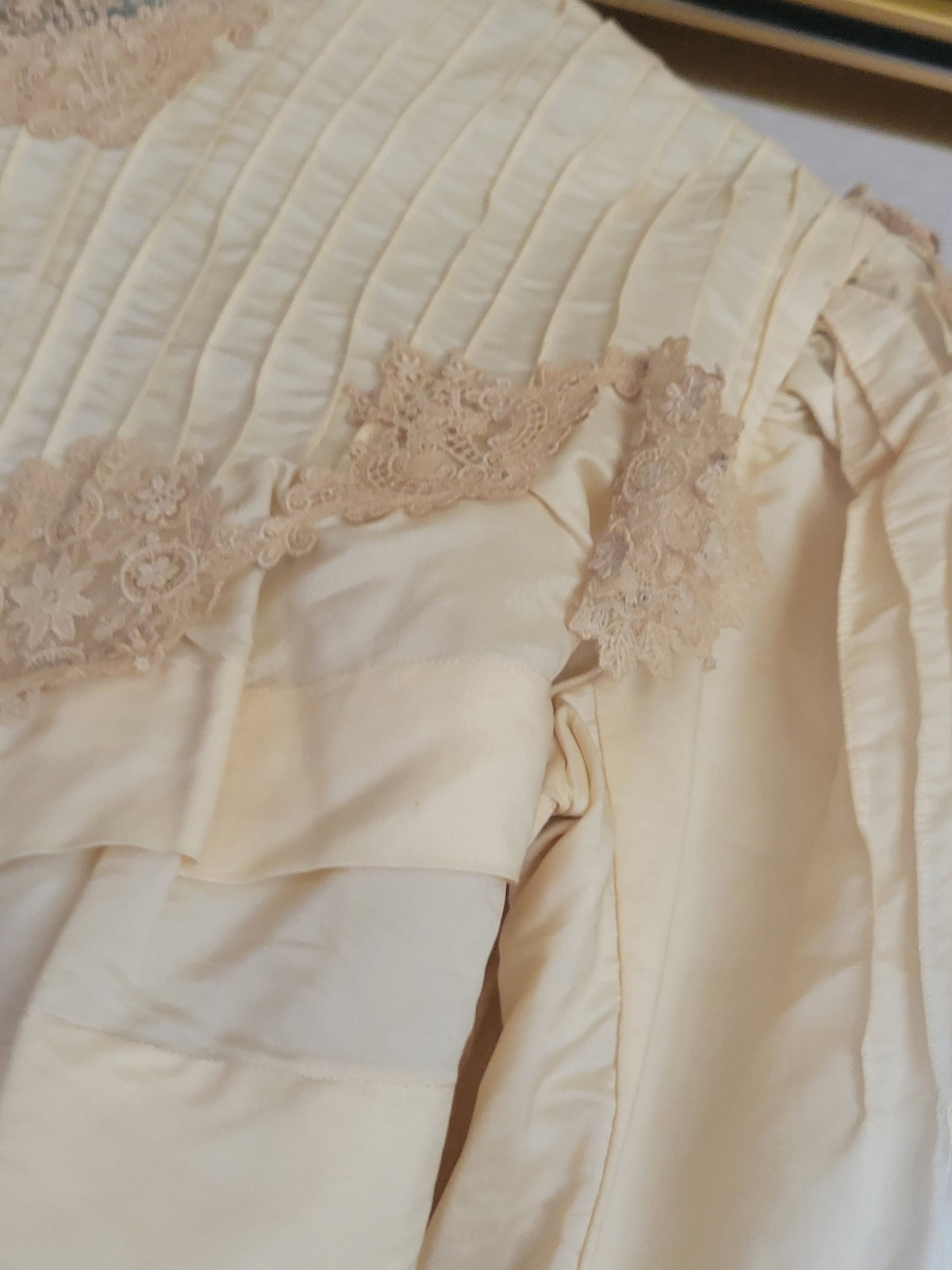 ANTIQUE EDWARDIAN BODICE TOP CREAM COLOR WITH LACE DETAILS AS IS COND XS