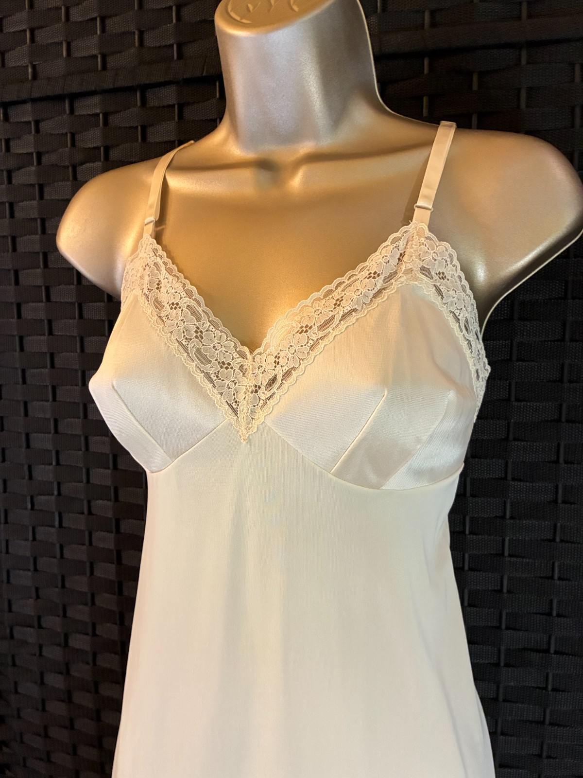 Vintage VANITY FAIR FULL SLIP Beige Size 34 Small NYLON Semi Sheer Office Siren