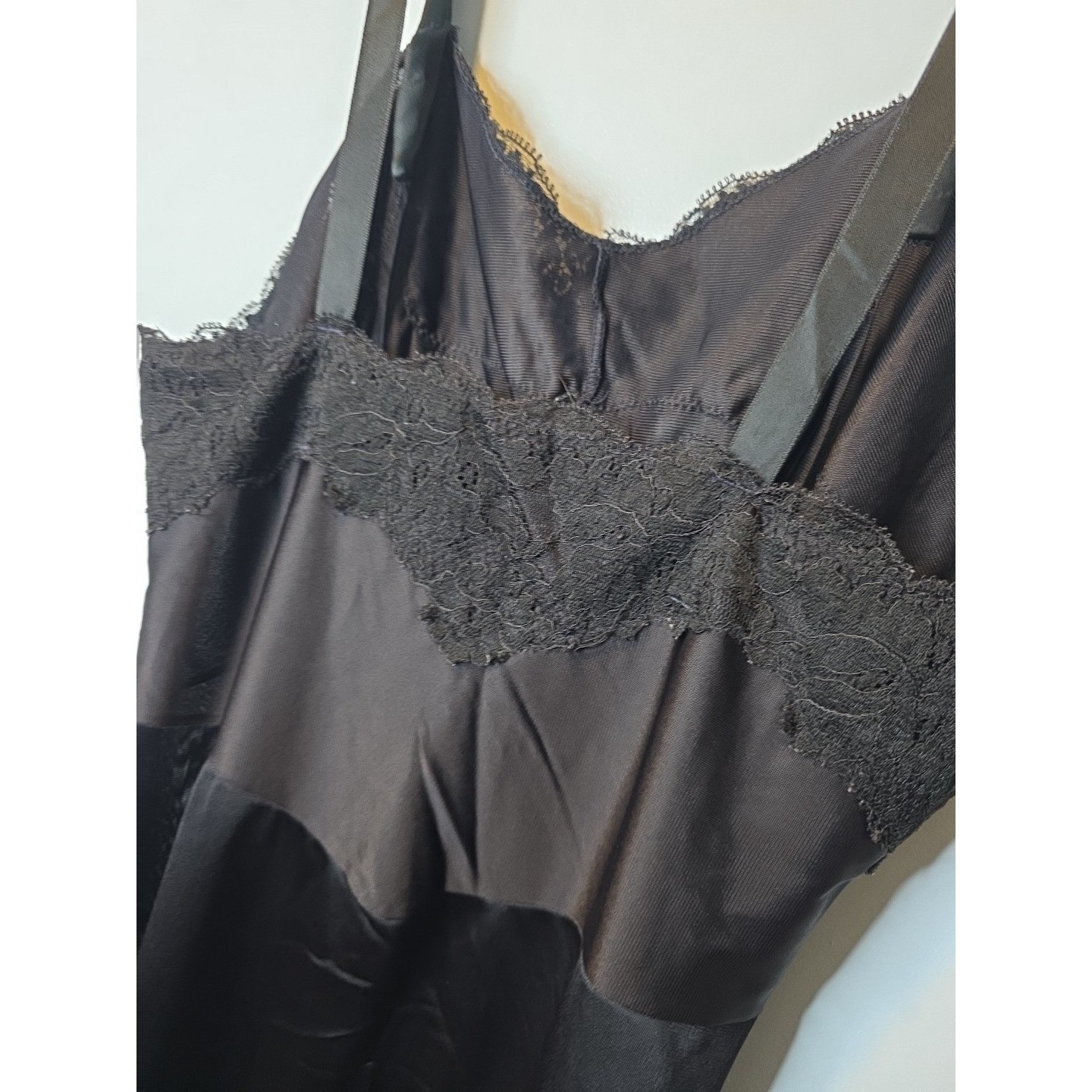 Vintage Dutchmaid 100% Nylon Slip dress with Lace Detail Size 32 USA Made