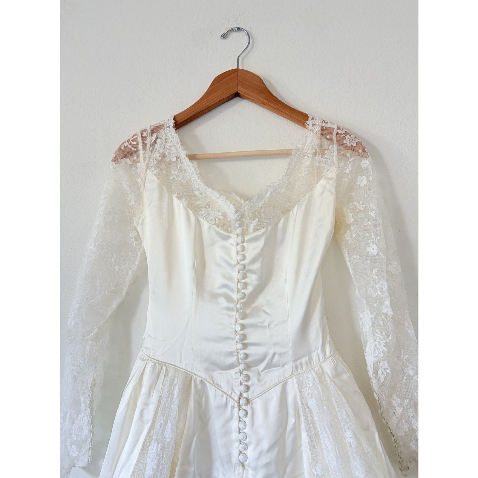 Vintage Handmade Bridal Wedding Dress Ivory Lace Satin Tulle Full Train Gown