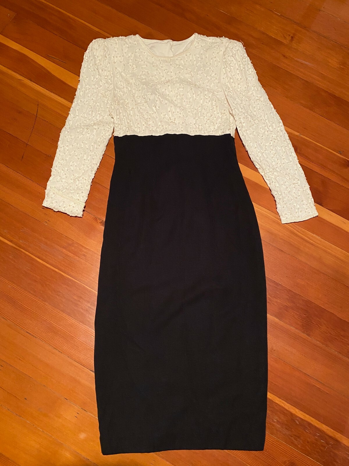 Vintage Sarah Elizabeth White and Black Beaded Long Sleeve Dress Size 4