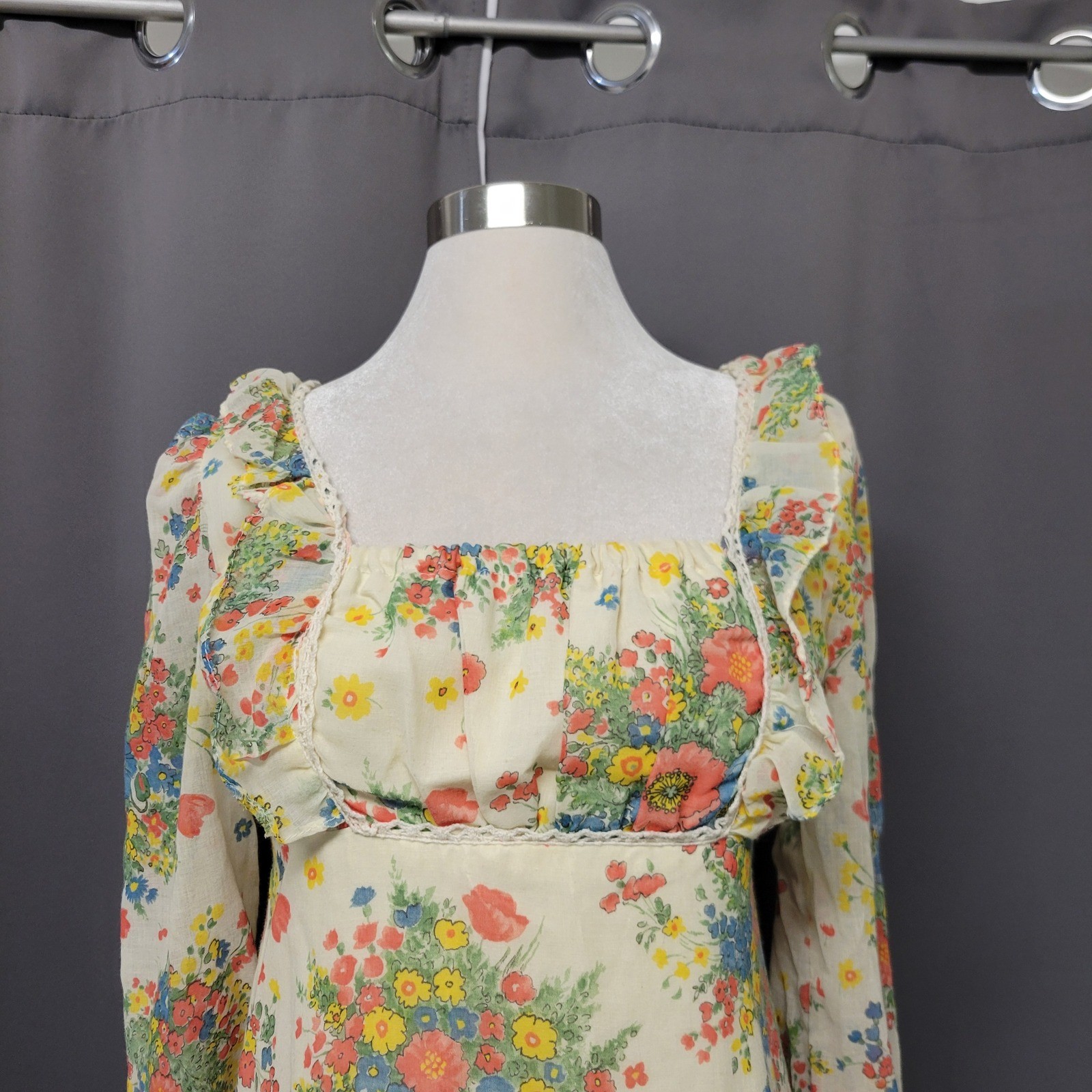Vintage Empire Waist Maxi Dress Cream Floral Ruffle Open Back Lace Trim XS S