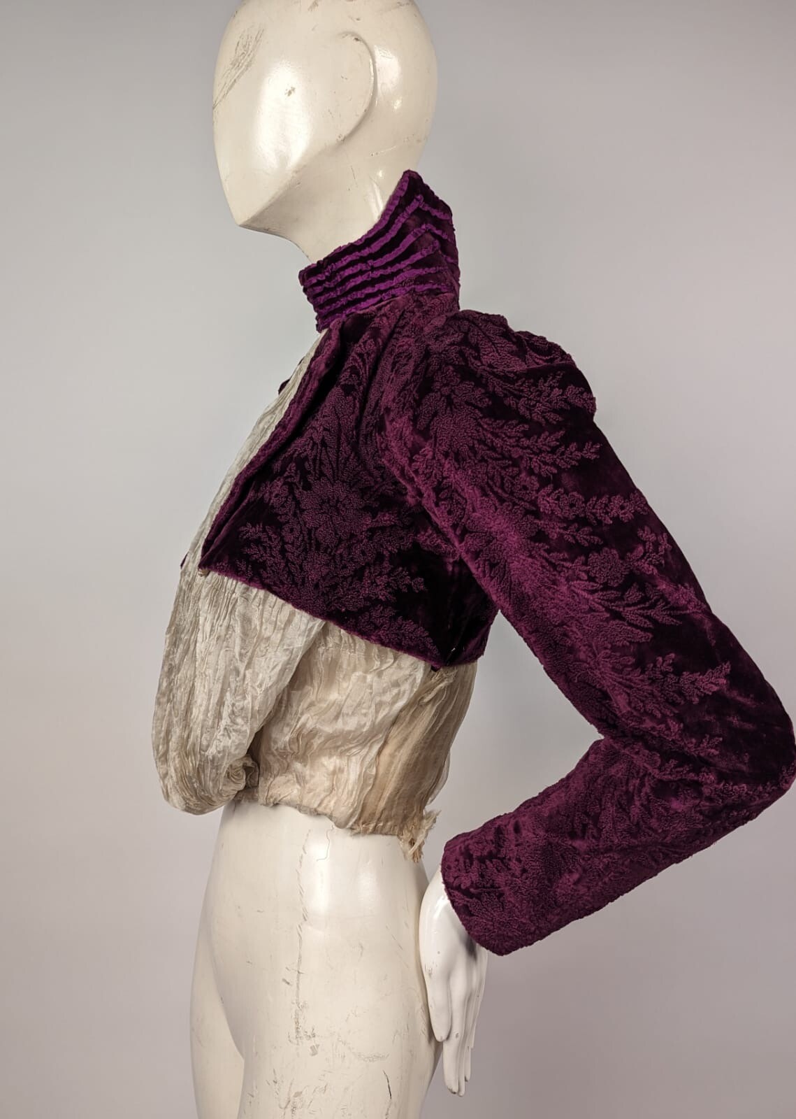 VICTORIAN 1890’S EMBROIDERED VELVET JACKET W SEVERELY HIGH COLLAR 