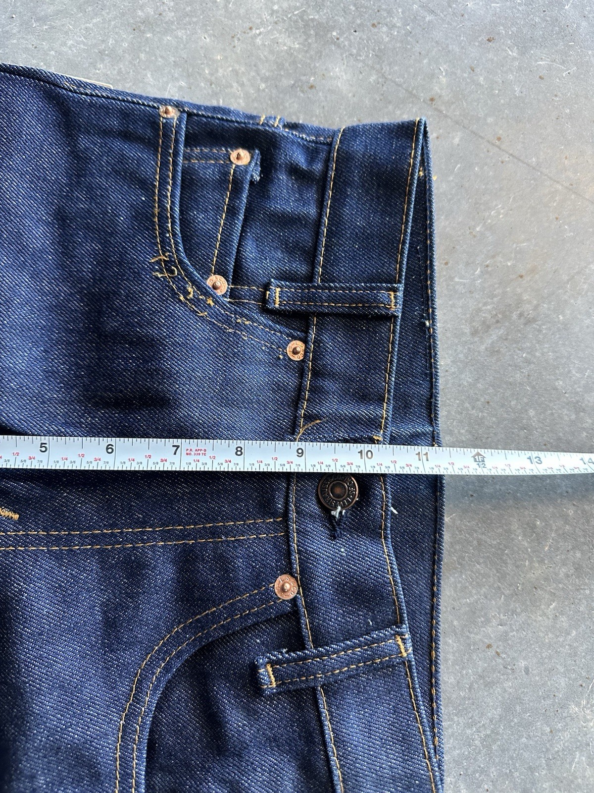 Vintage 80s Deadstock Levi’s Straight Leg Denim Jeans 22 X 31