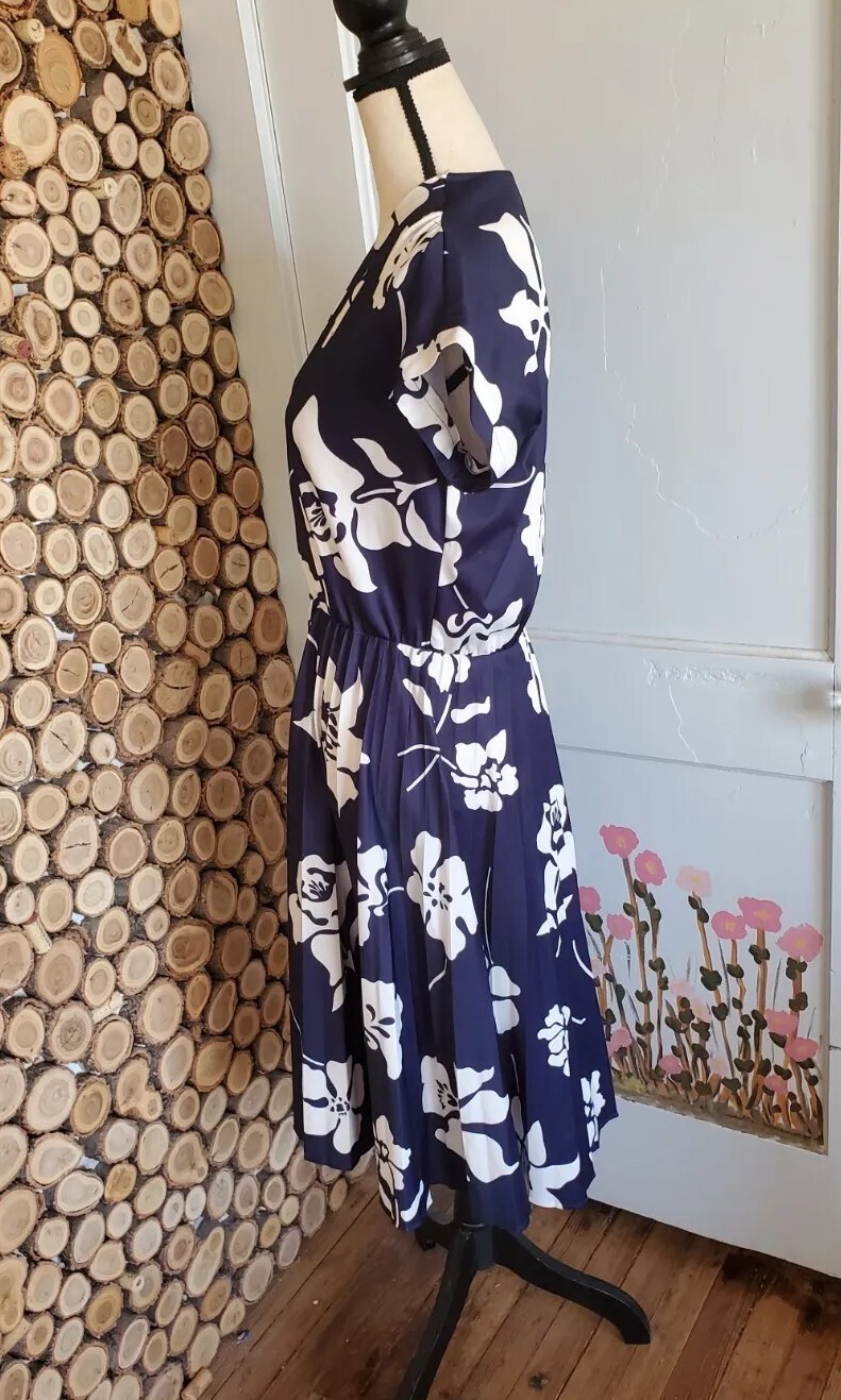 Tabby of California Vintage Retro Navy Blue Hawaiian Floral Pleated Dress 10