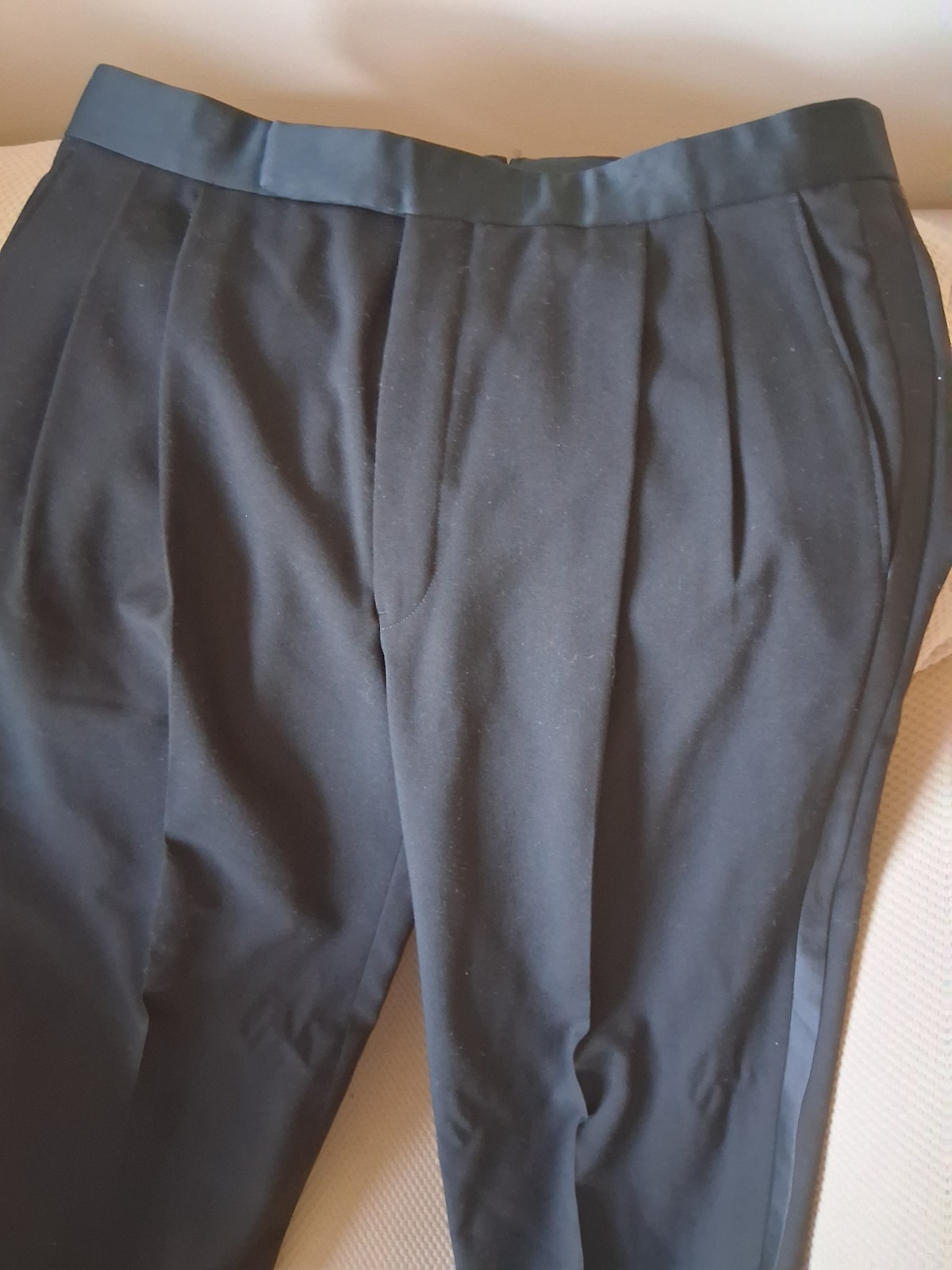 Tuxedo Pleated Satin Around Waist Sides of Pants Black 34 Waist 31 Length Size 8
