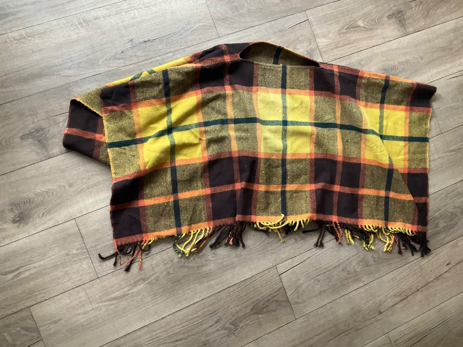 VTG JR Bargan Sears Roebuck Women’s Yellow Plaid Wool Shawl Poncho 60s