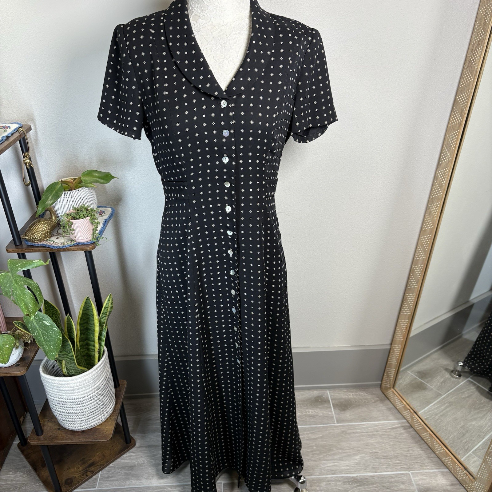 Vintage David Warren Women’s 8 ~ Black Geometric Button Up Dress