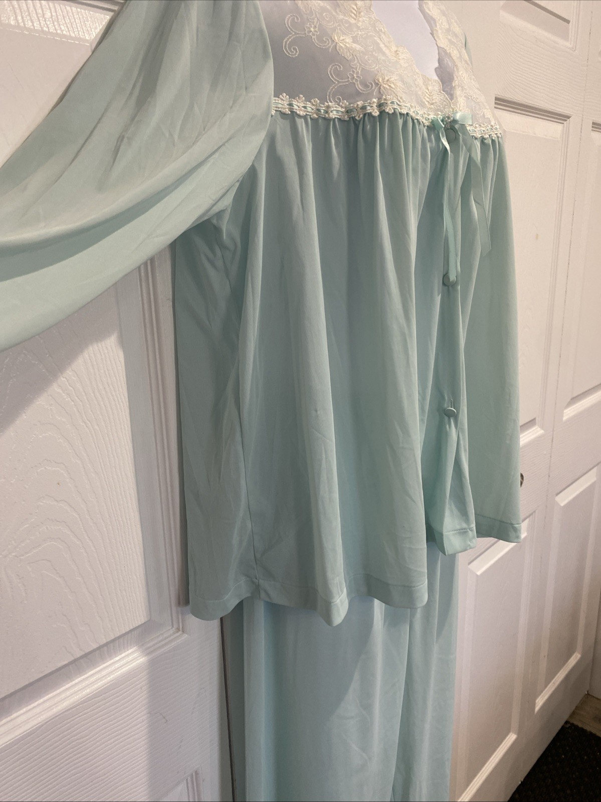 VTG 60’ Vanity Fair 2 Pc. Pajama Set Mint Green w/Beautiful Floral Lace Size L