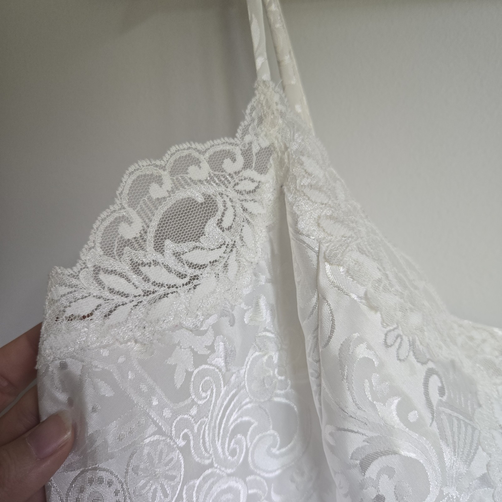 Vintage Victoria’s Secret Gold Label Satin Lace Cami Top L Ivory Button Y2K VTG