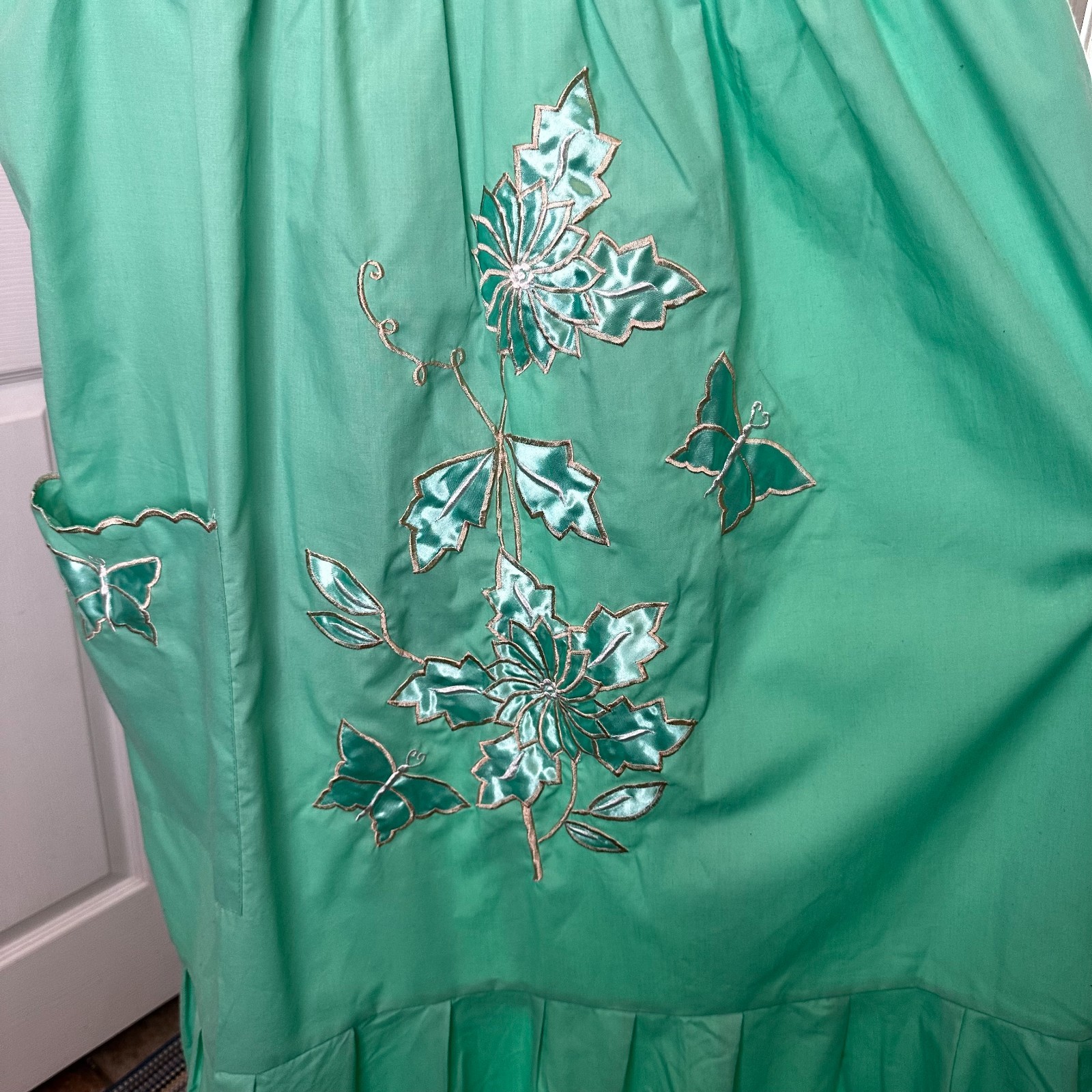 Vintage Women’s Mint Green Nightgown Dress Floral Embroidered SEE MEASUREMENTS