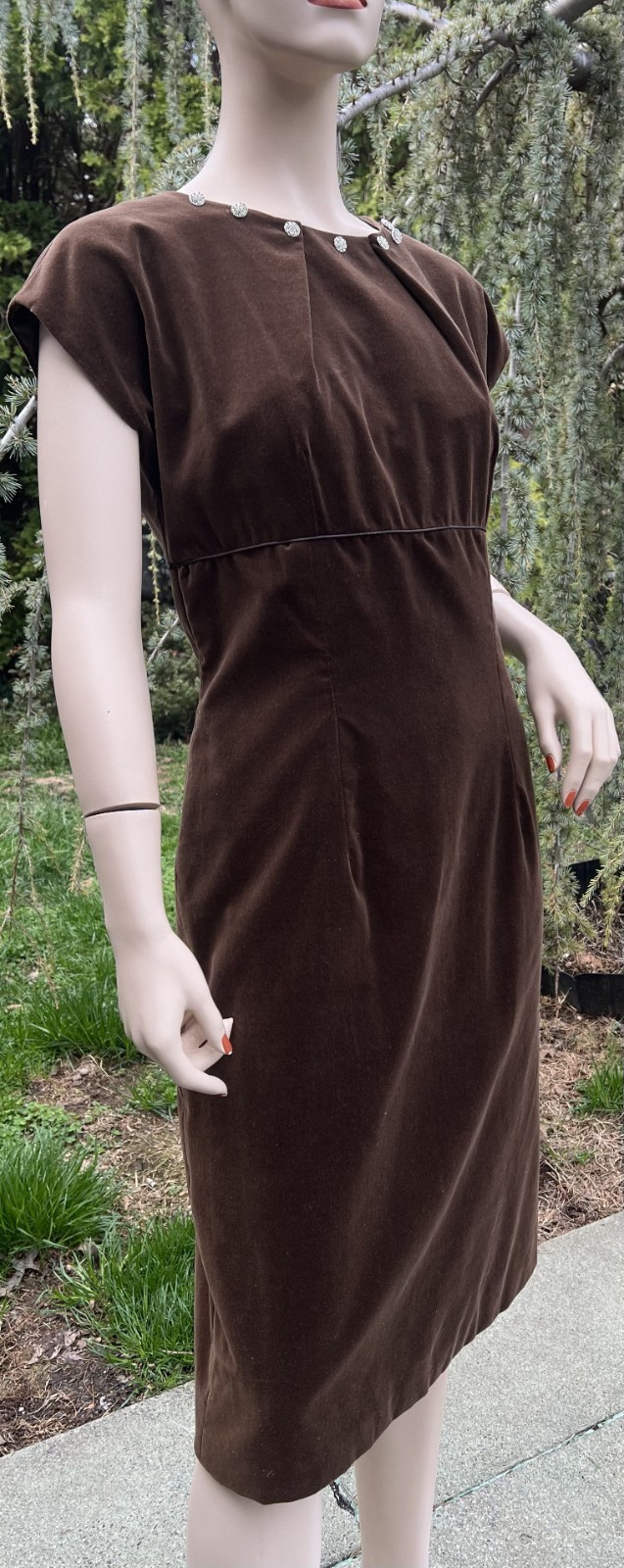 VINTAGE 1960’s BROWN VELVET DRESS & JACKET SET SUIT
