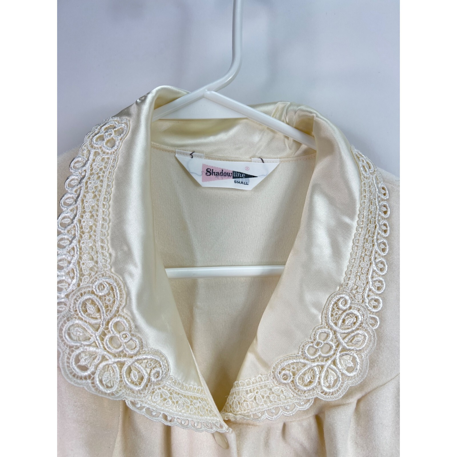 VTG Shadowline Cream Button-Down Robe Housecoat Lace Collar & Pockets Small