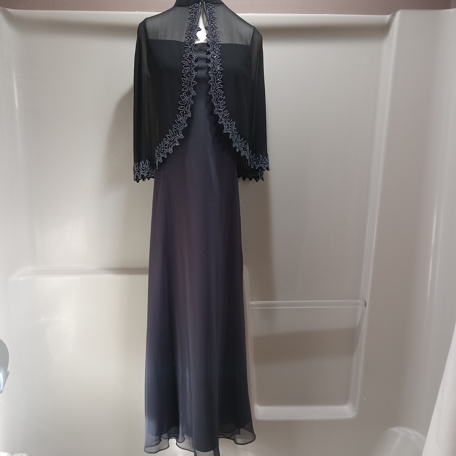 Vintage Evening Formal Maxi Gown Black W/ Glass Beaded Capelet Sz 6 Hampton…