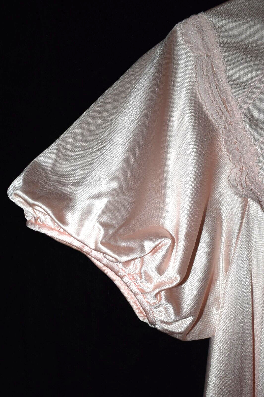 Vintage VANITY FAIR Antron III Pale Pink 3 Button Front Robe Size SML