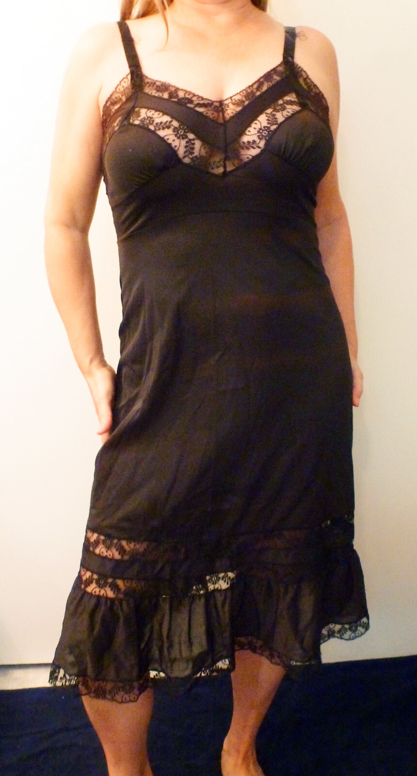1950s KOMAR VTG MEGA-LACY BLACK FLOUNCE HEM SLIPPERY NYLON FULL SLIP 34 36 EVC
