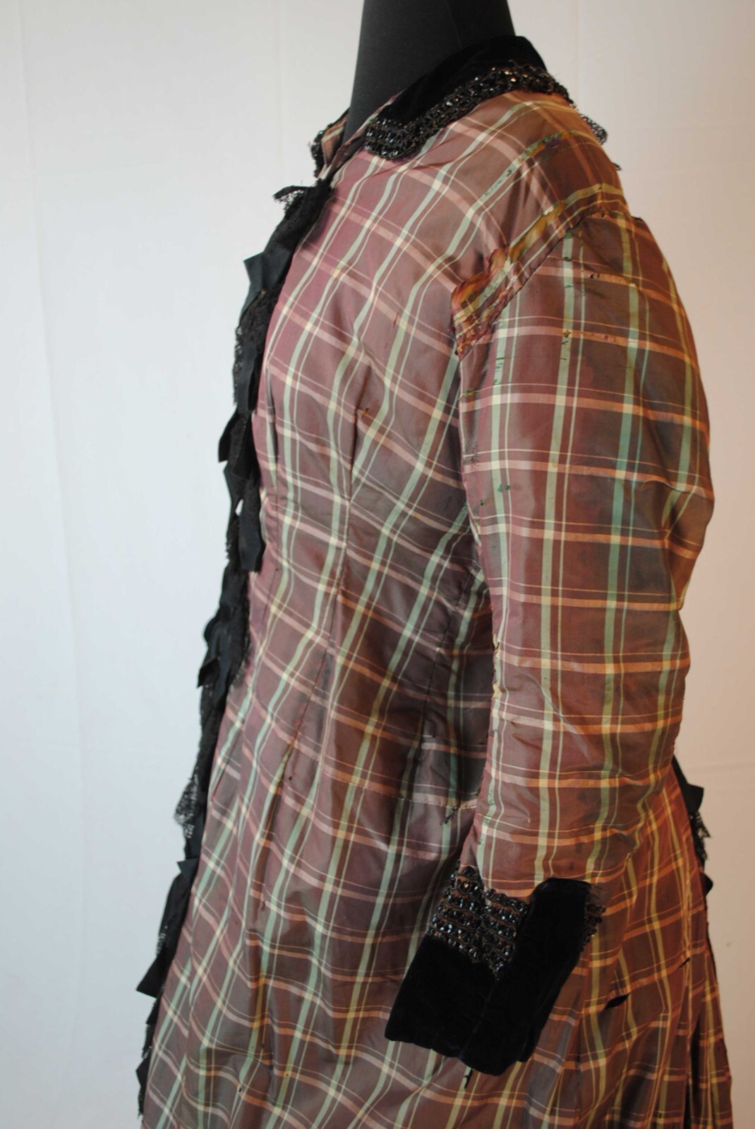 1850 CHECKED PLAID SILK TAFFETA DAY DRESS, HOUSE DRESS