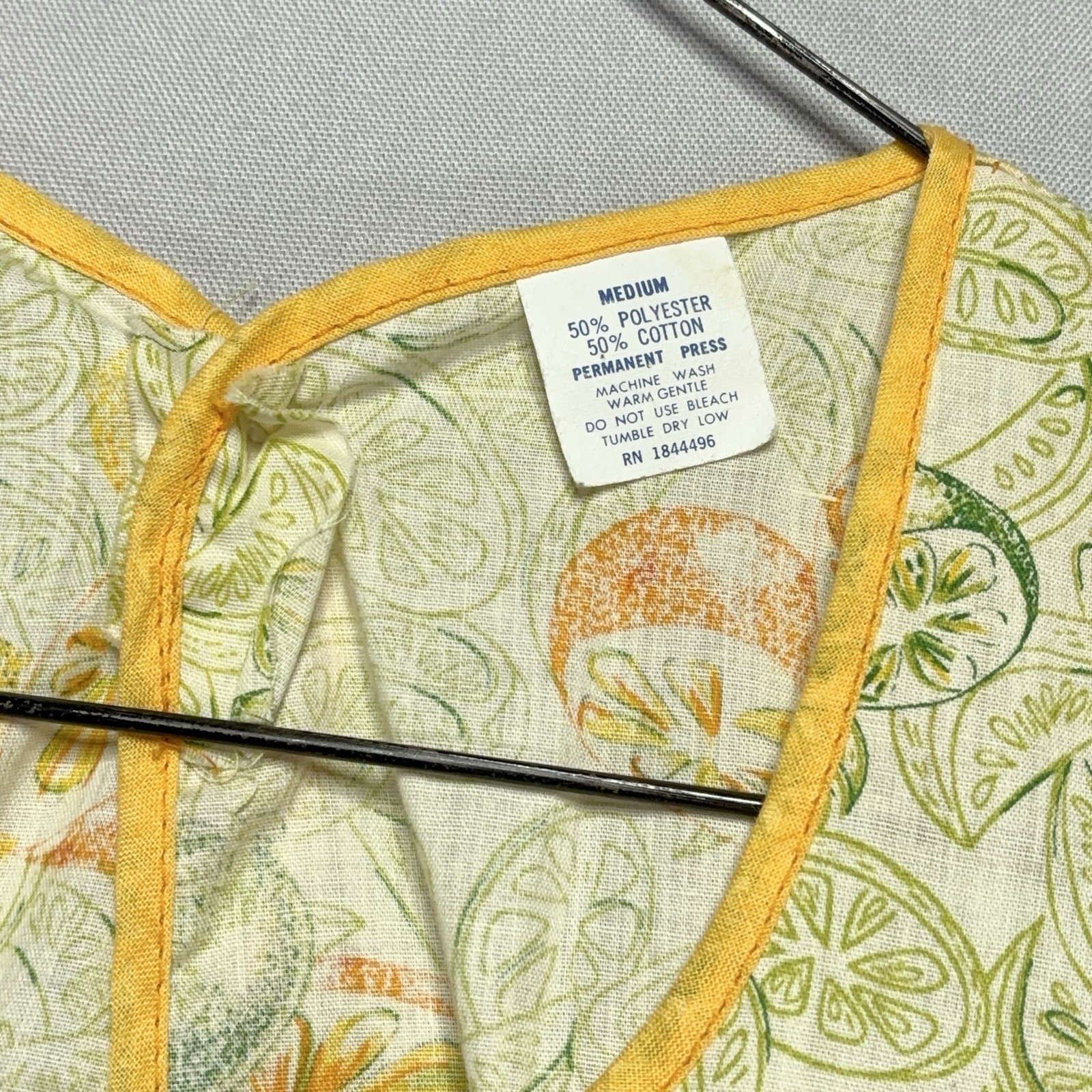 VTG 60s / 70s Full Apron – Yellow Citrus Pattern – 2 Pocket Front – MED / LARGE