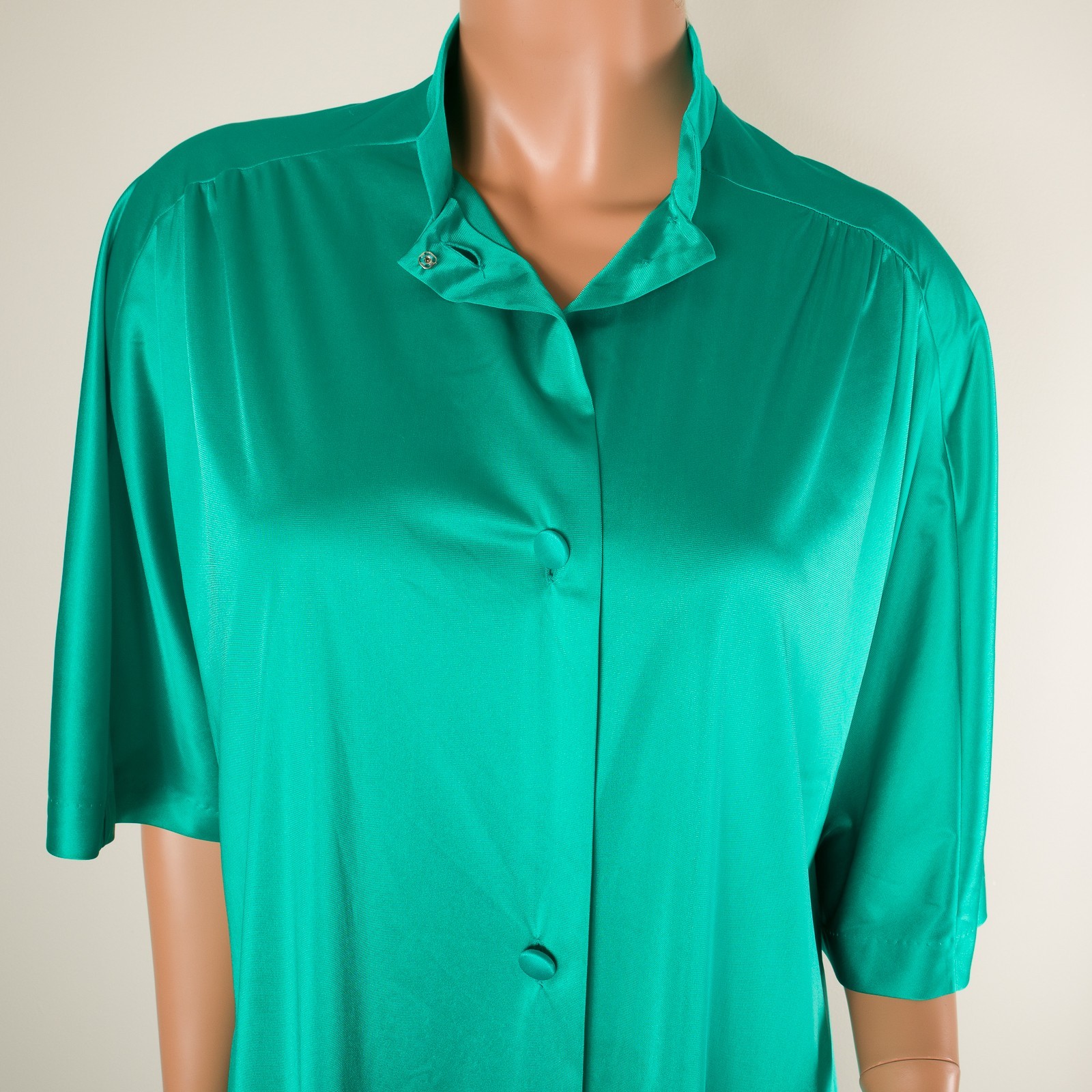VTG VANITY FAIR Green Robe MEDIUM Nylon Band Collar 3/4 Sleeve Button Pocket USA
