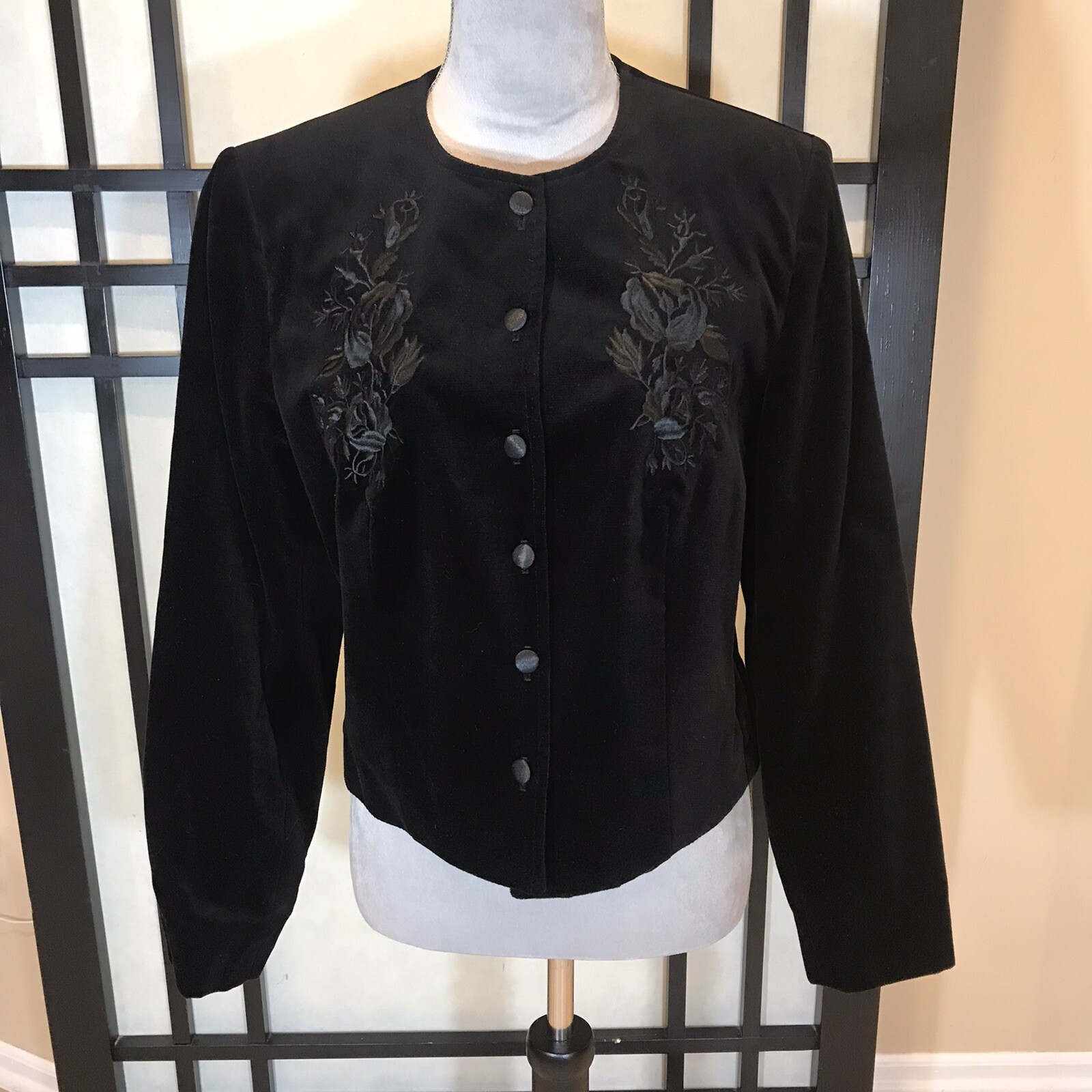Vintage Tan Jay Womens Black Velvet Jacket Embroidered Floral Design Size 10 USA