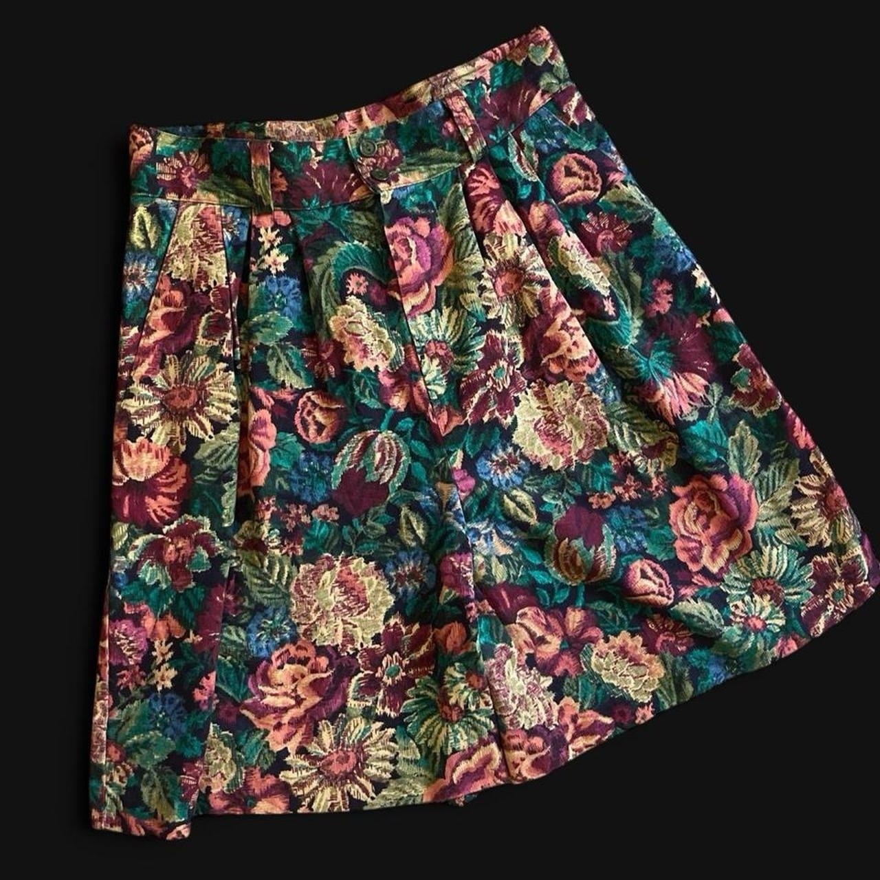 VINTAGE • 1980s/1990s MADE IN USA COTTON FLORAL HIGH WAIST TAILORED GOLF SHORTS