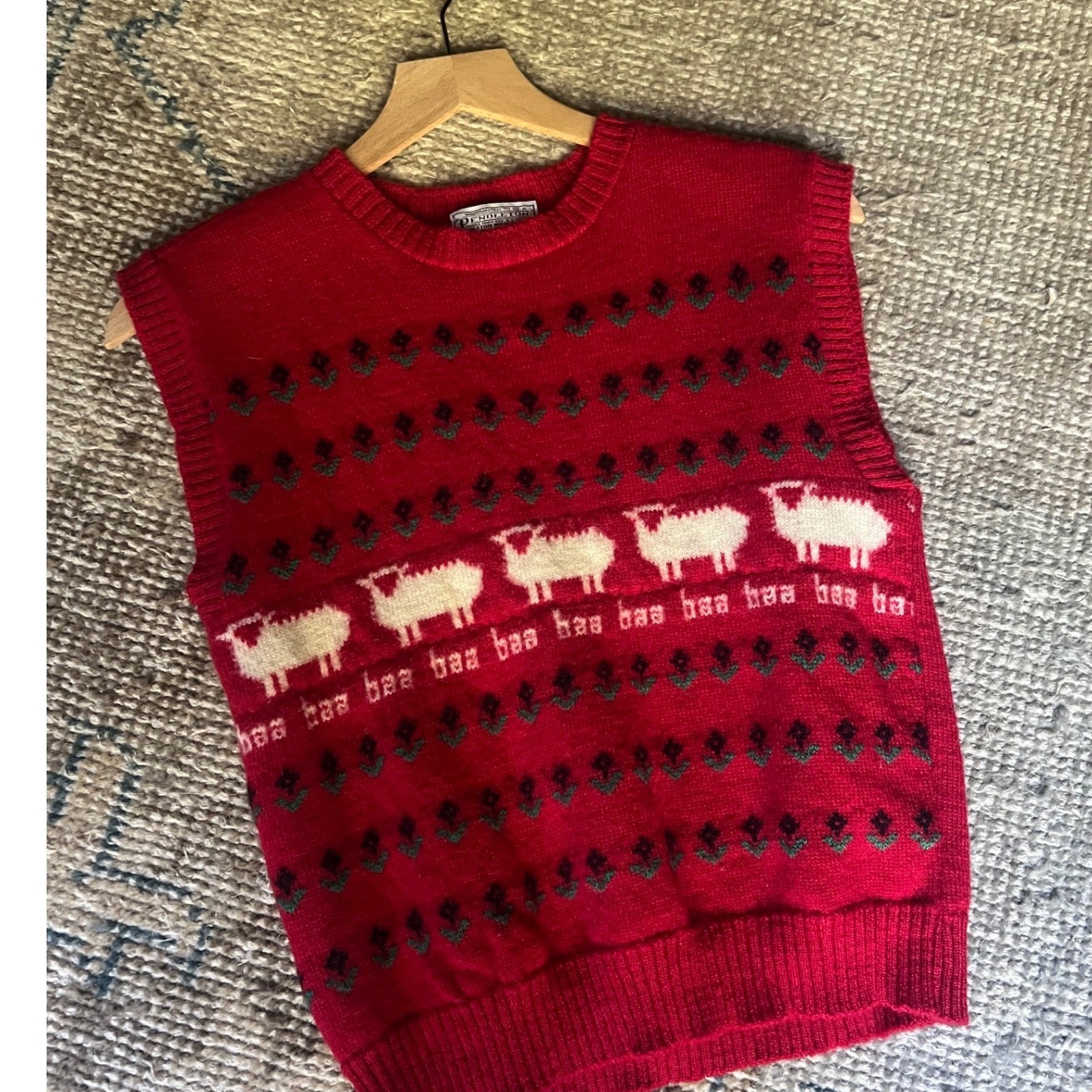 Vintage Pendleton Wool Sheep Sweater Vest M Warm& Wonderful Like Cottage Core