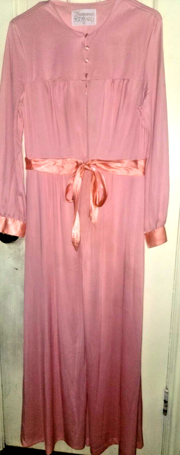 VTG LOUNGEWEAR BY ARTEMIS GOSSARD NIGHTGOWN CORAL WITH SATIN TRIM