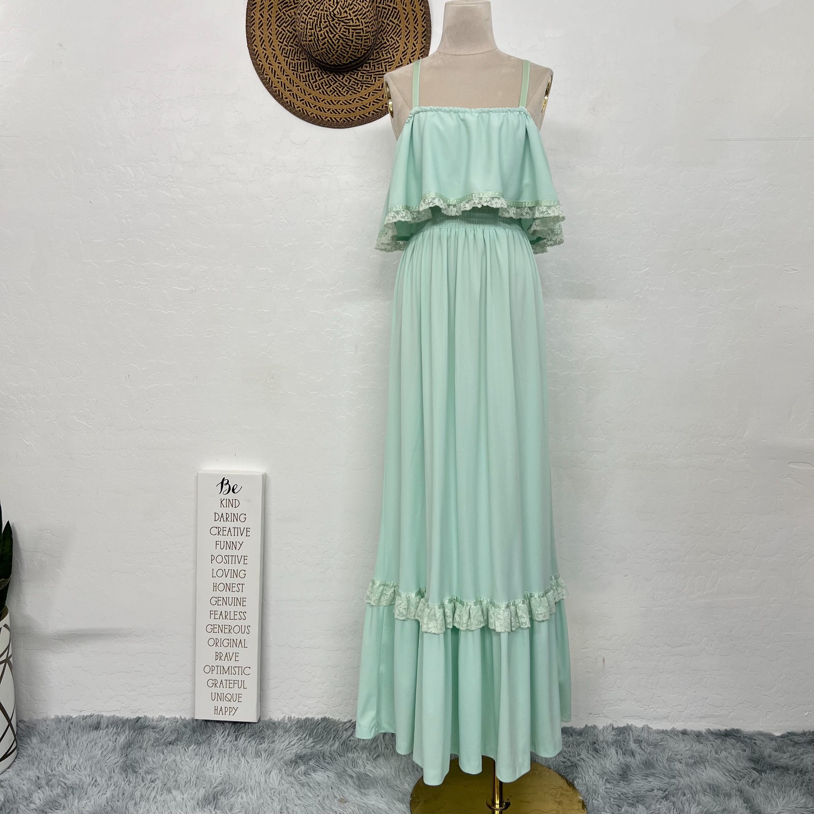 VTG Vicky Vaughn maxi baby doll dress sz S/M – mint green lace ruffle prairie