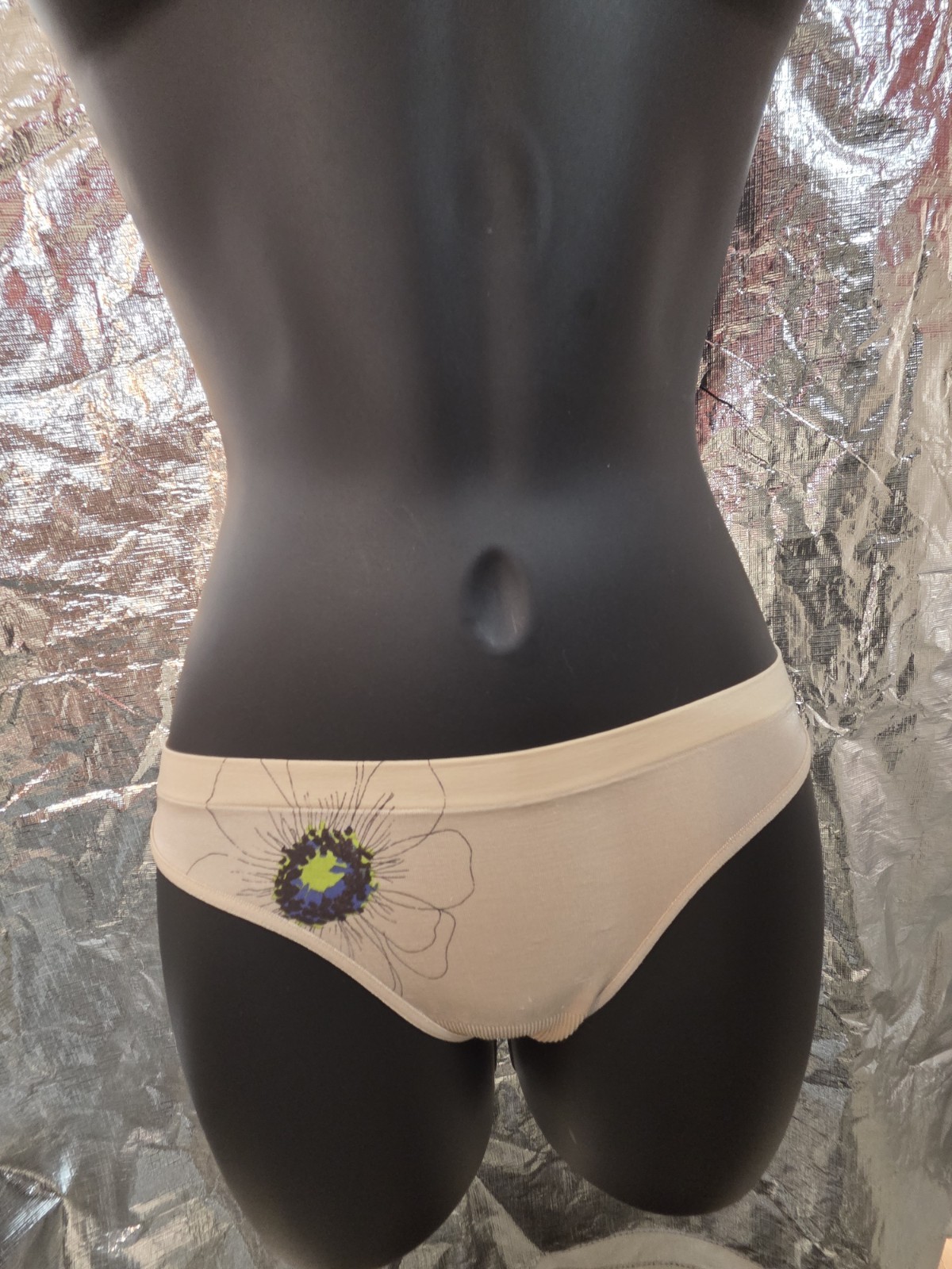 New Vintage Nude Victoria’s Secret Low Rise Thong Panty Small 5