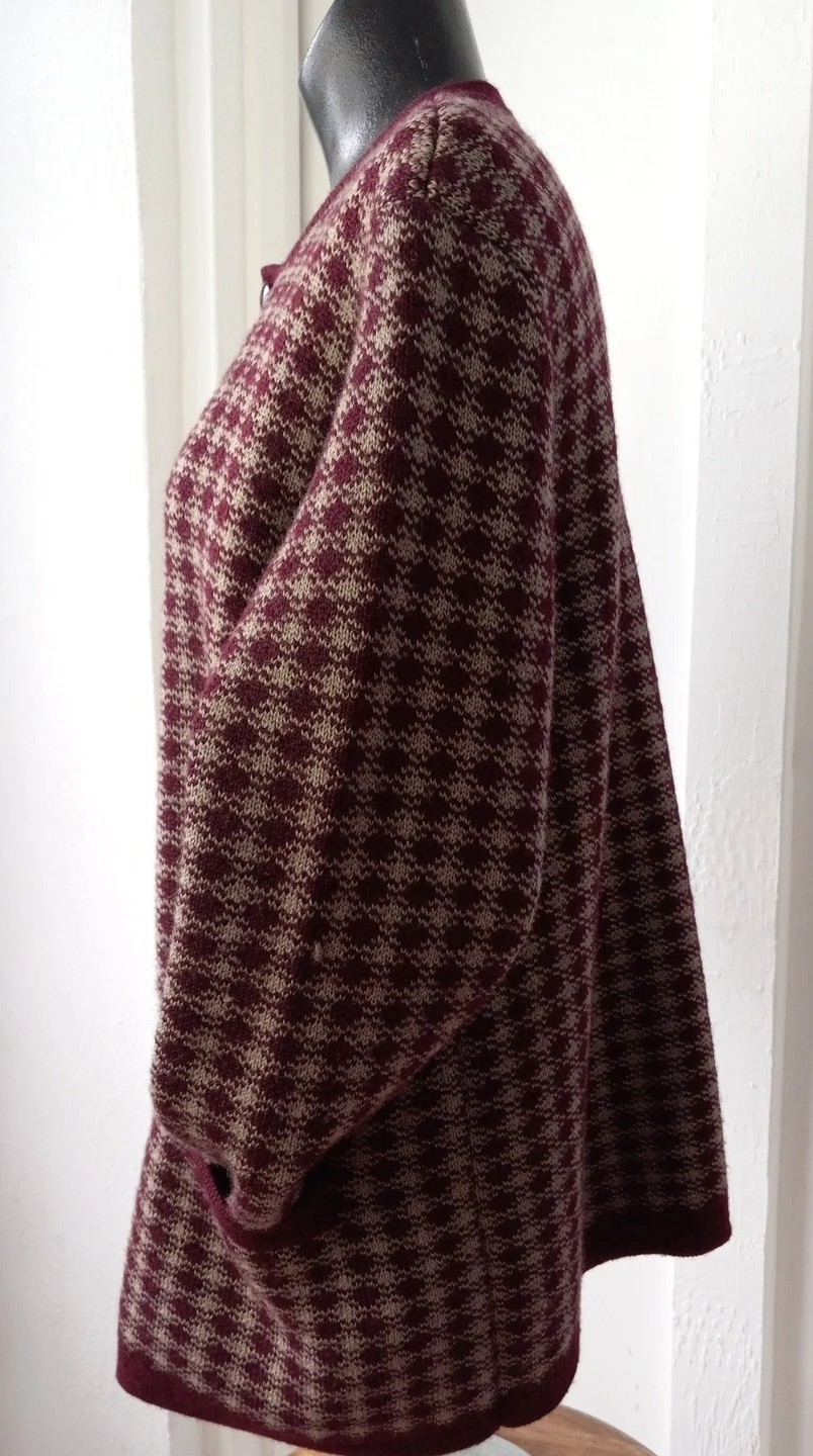 Vtg Retro Handmade Womens Cardigan Sweater Medium Knit Buttons Pockets Chest 41″