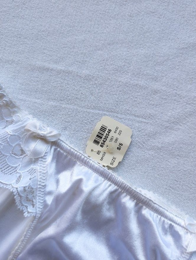 Victoria’s Secret Second Skin Panties Size S/5 Vintage Gold Label Bridal String