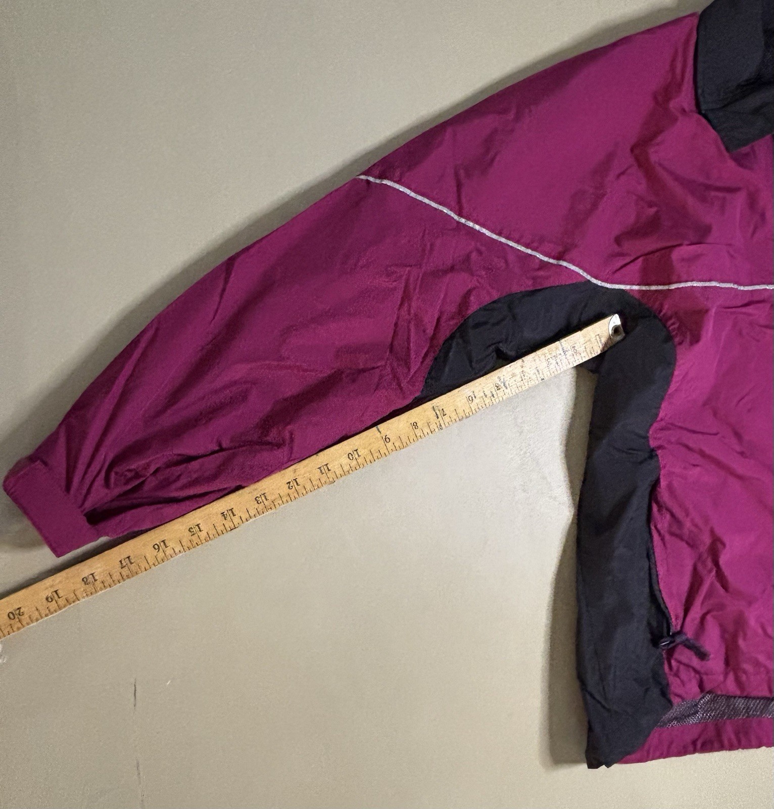 VTG Road Runner Sports Womens Med Reflective Windbreaker jacket Full Zip Hood M