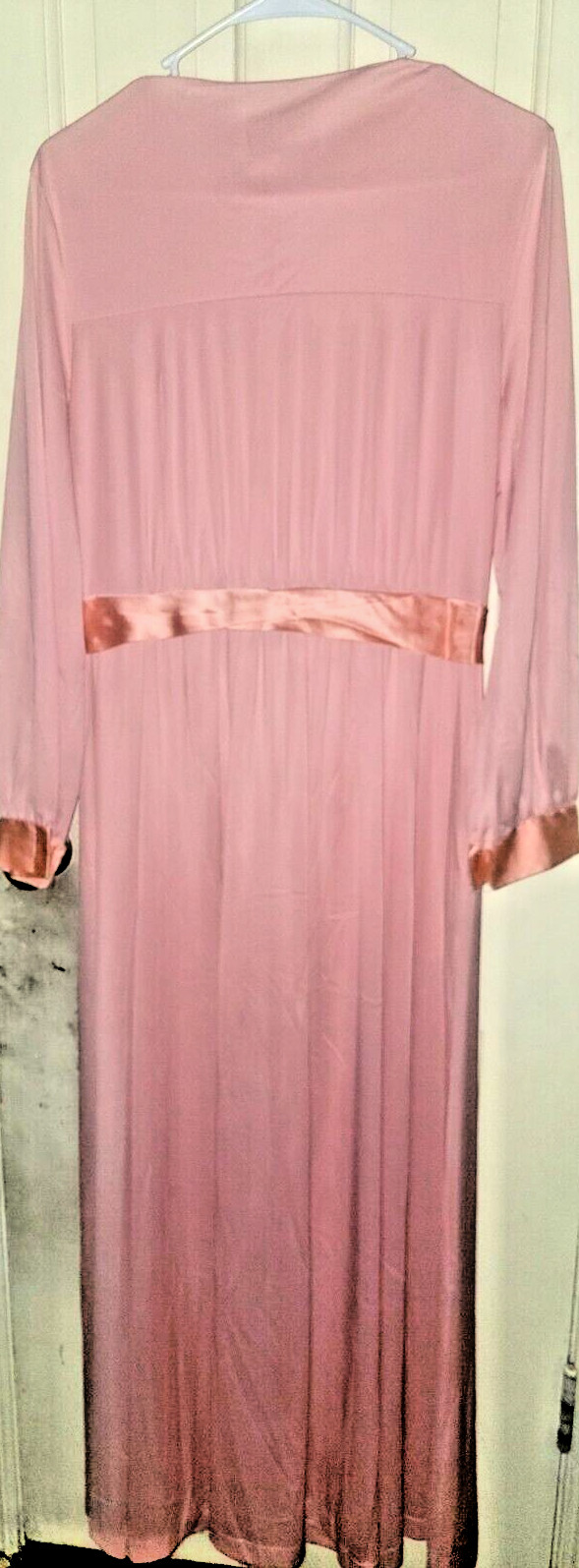 VTG LOUNGEWEAR BY ARTEMIS GOSSARD NIGHTGOWN CORAL WITH SATIN TRIM