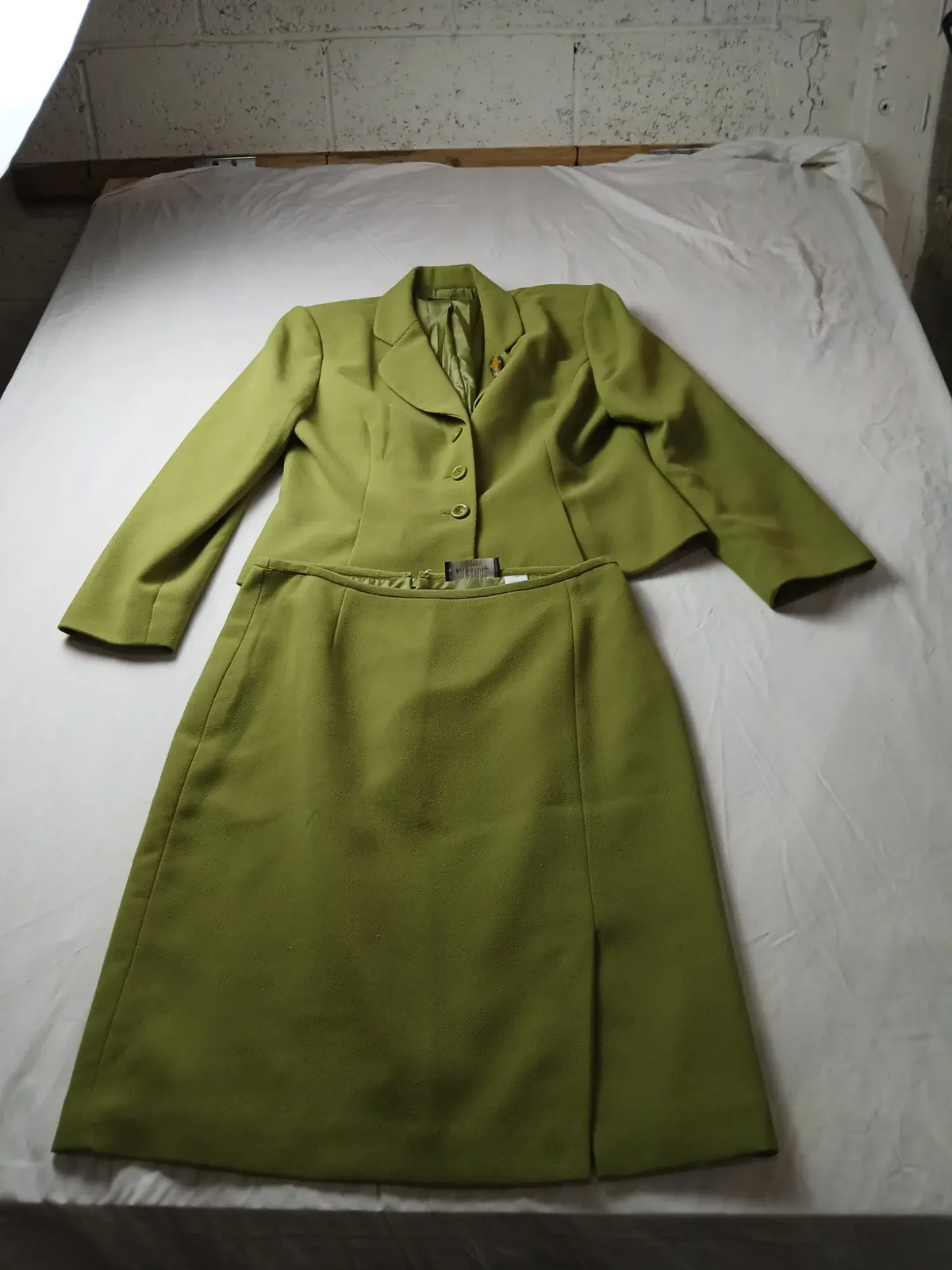 Vintage LIZ CLAIBORNE Women Skirt Suit Size 12P Olive Green Jacket Skirt