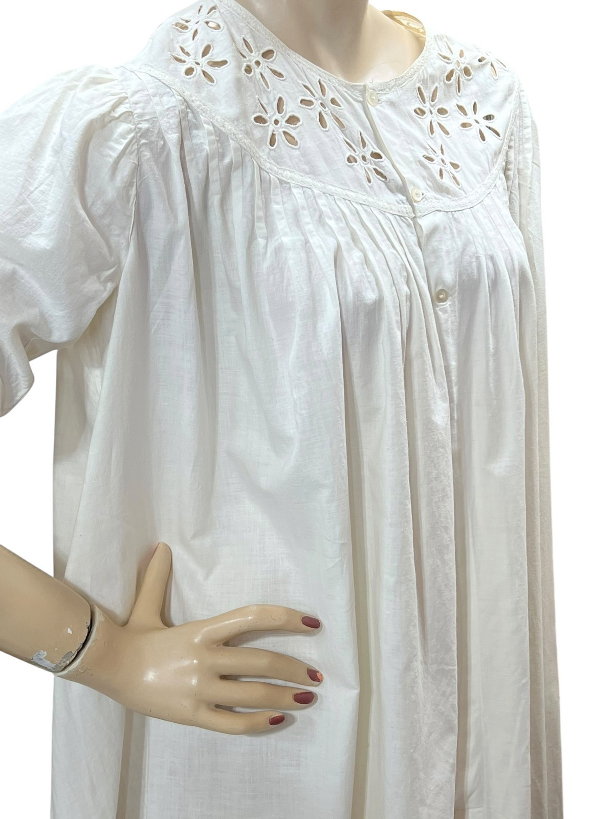 Vtg Early 1900s Creamy White Cotton Nightgown Hand-Stitched Eyelet Lace Trim