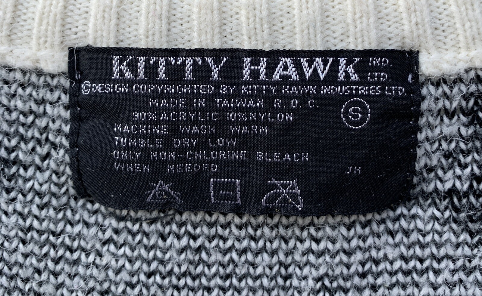 Vintage 1980s Kitty Hawk Heraldic Crest Acrylic Knit Sweater Size S Oversized