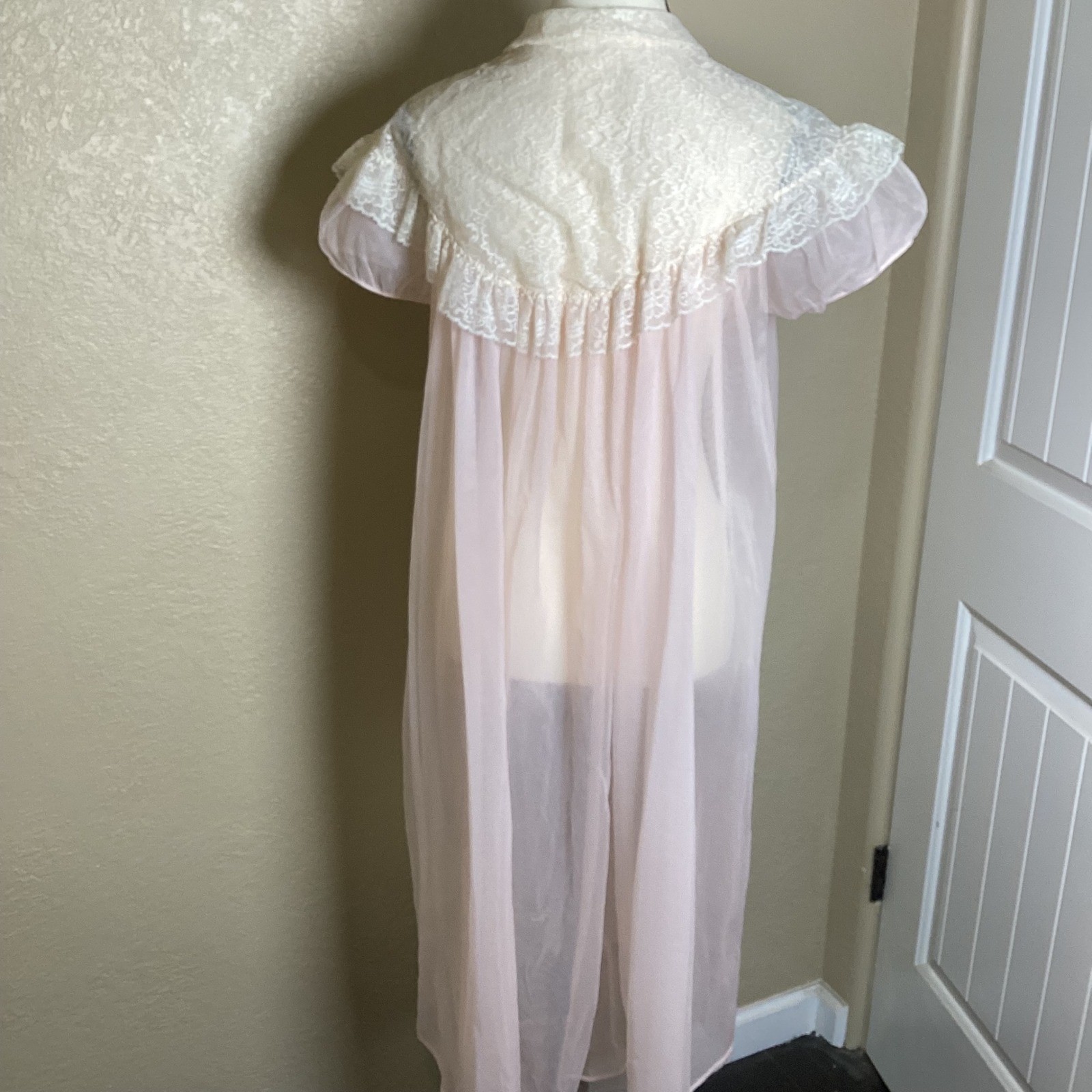 Vintage Kickernick Pink Sheer Nylon Peignoir Robe Lace Ruffle Maxi Gown Lingerie