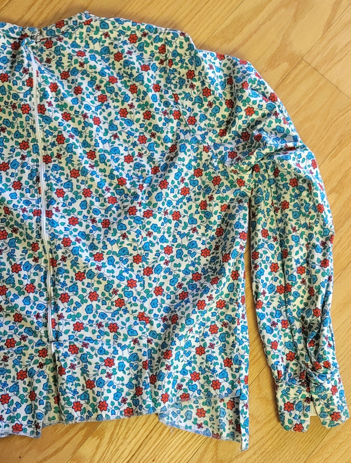 Vintage 1960’s – 1970’s Summer Floral, Long Sleeved, Hippie, Prairie Med/Lg.