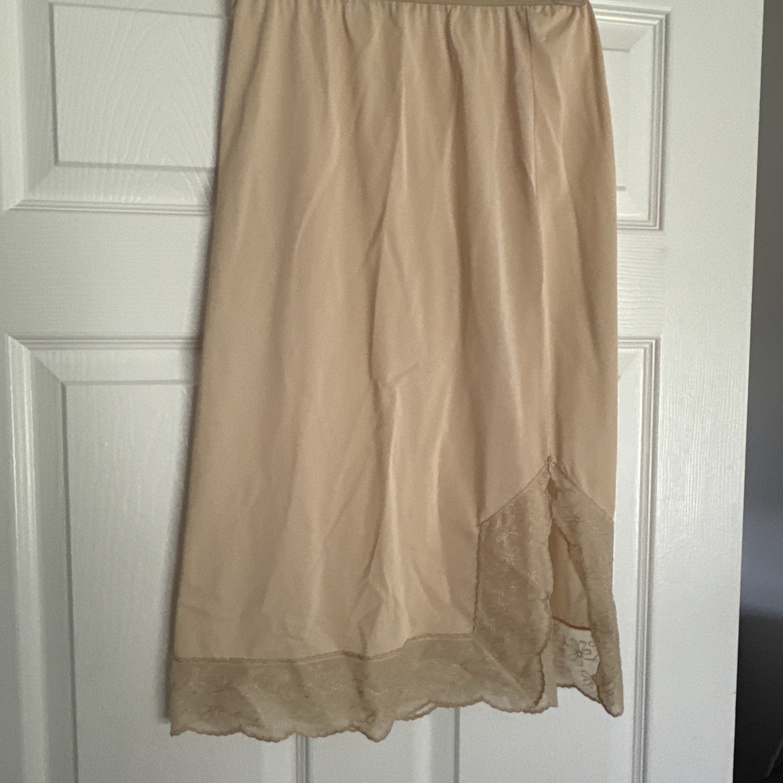 Vtg Vanity Fair Pillow Tab Pale Gold Nylon Half Slip 25” Long Lace Hem Sz S USA