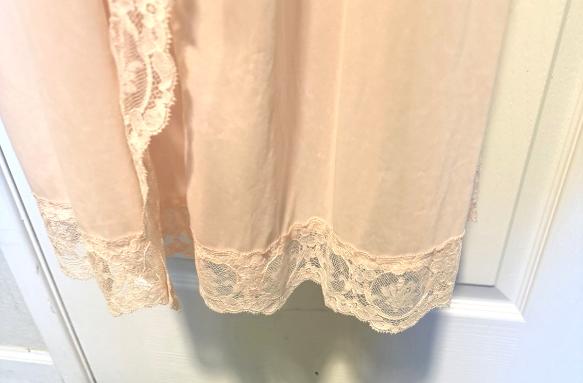 VTG 70’s OLGA LINGERIE #9702 PINK W/ WIDE LACE TRIM LONG ROBE ROBE SZ M