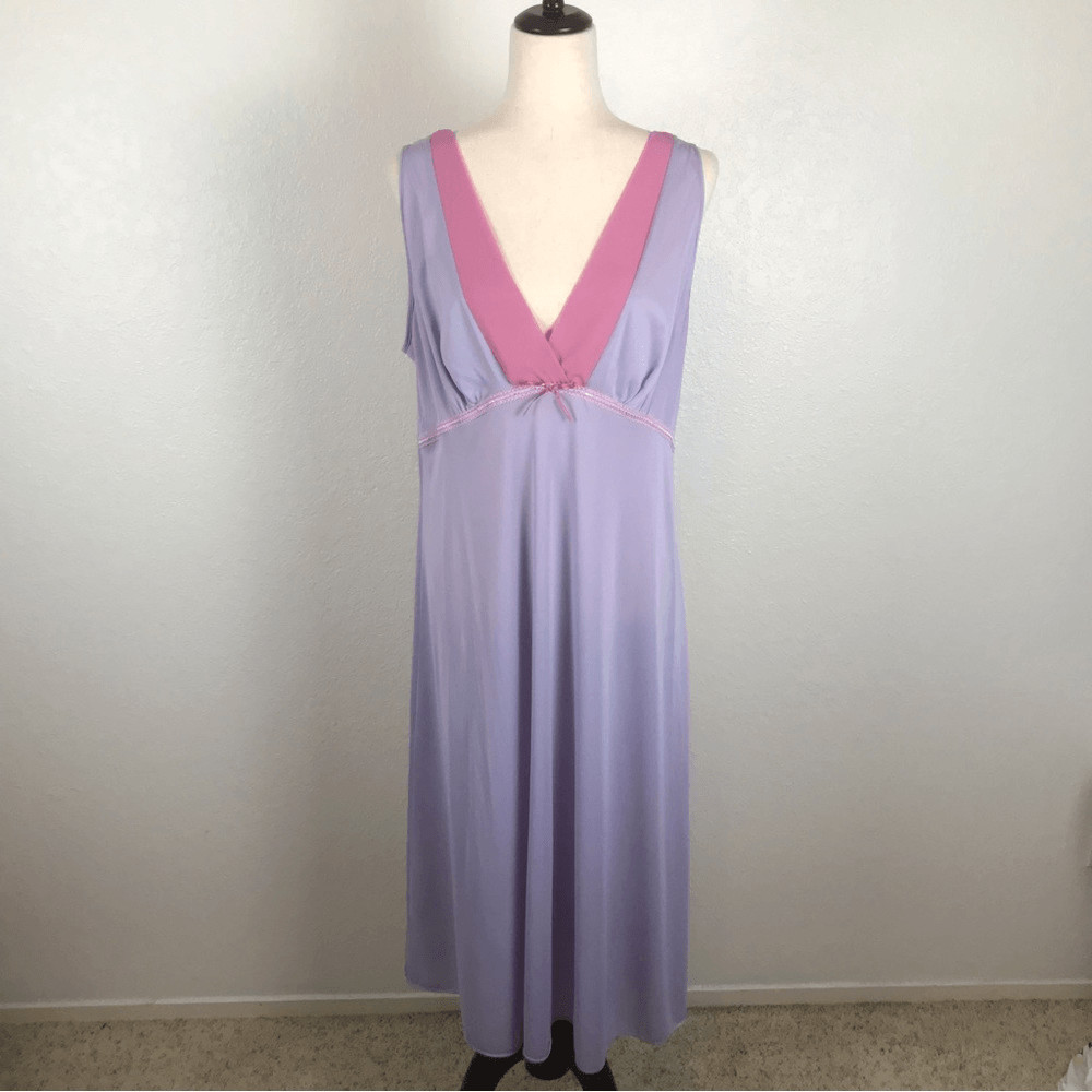 Vintage Vanity Fair lavender & mauve deep V neck & back Maxi nightgown XL*