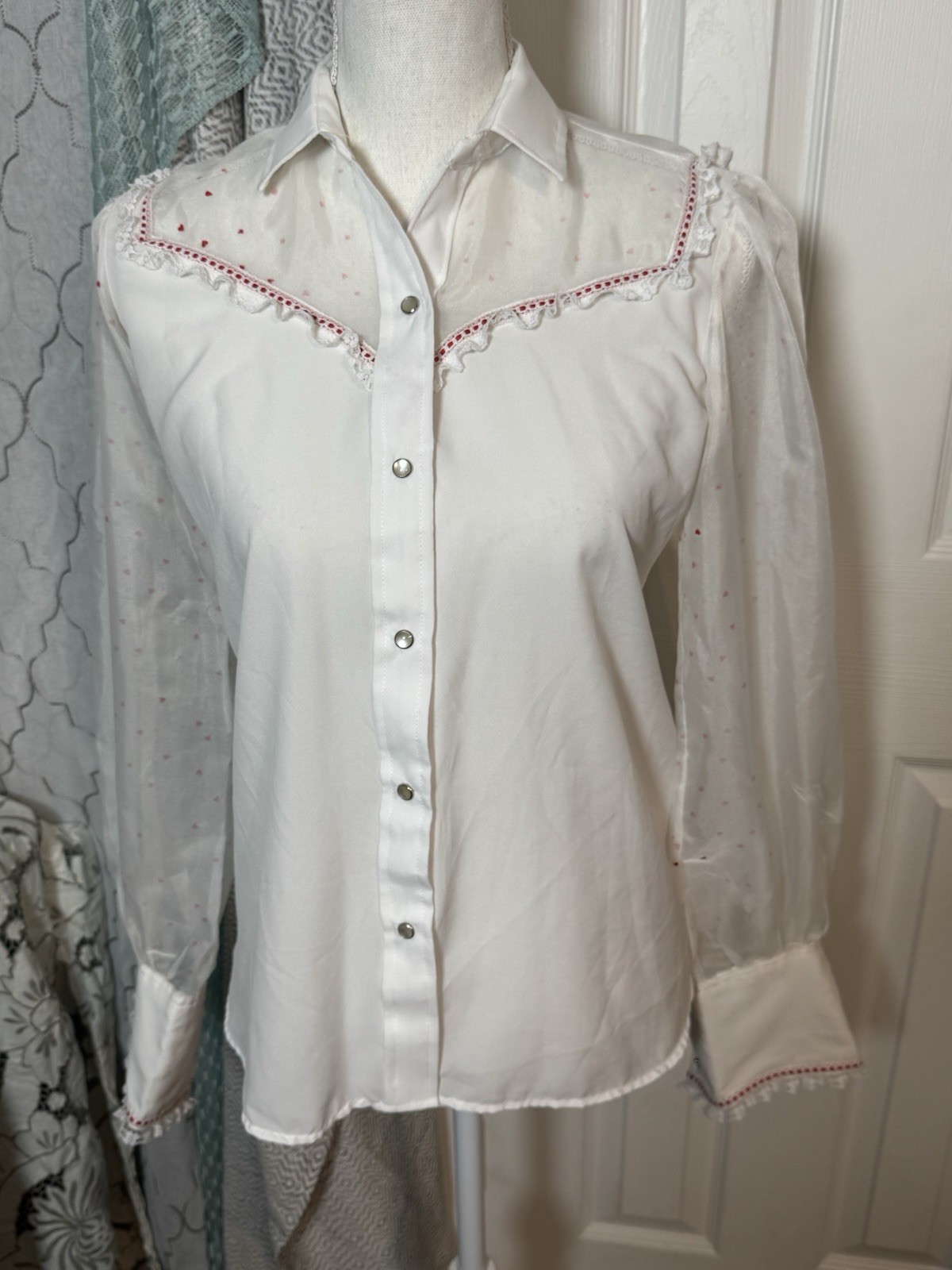 Karman Vintage White Long Sheer Sleeves Lace Pearl Snap Buttons Hearts 9/10