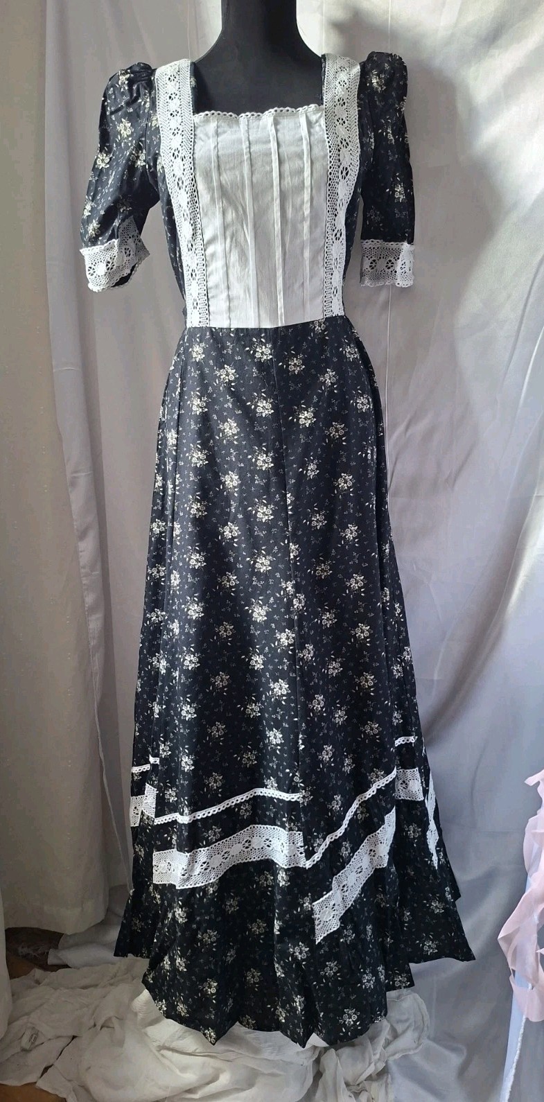 Vintage Betty Barclay Prairie Dress Black Floral Cotton Lace Cottagecore Dirndl