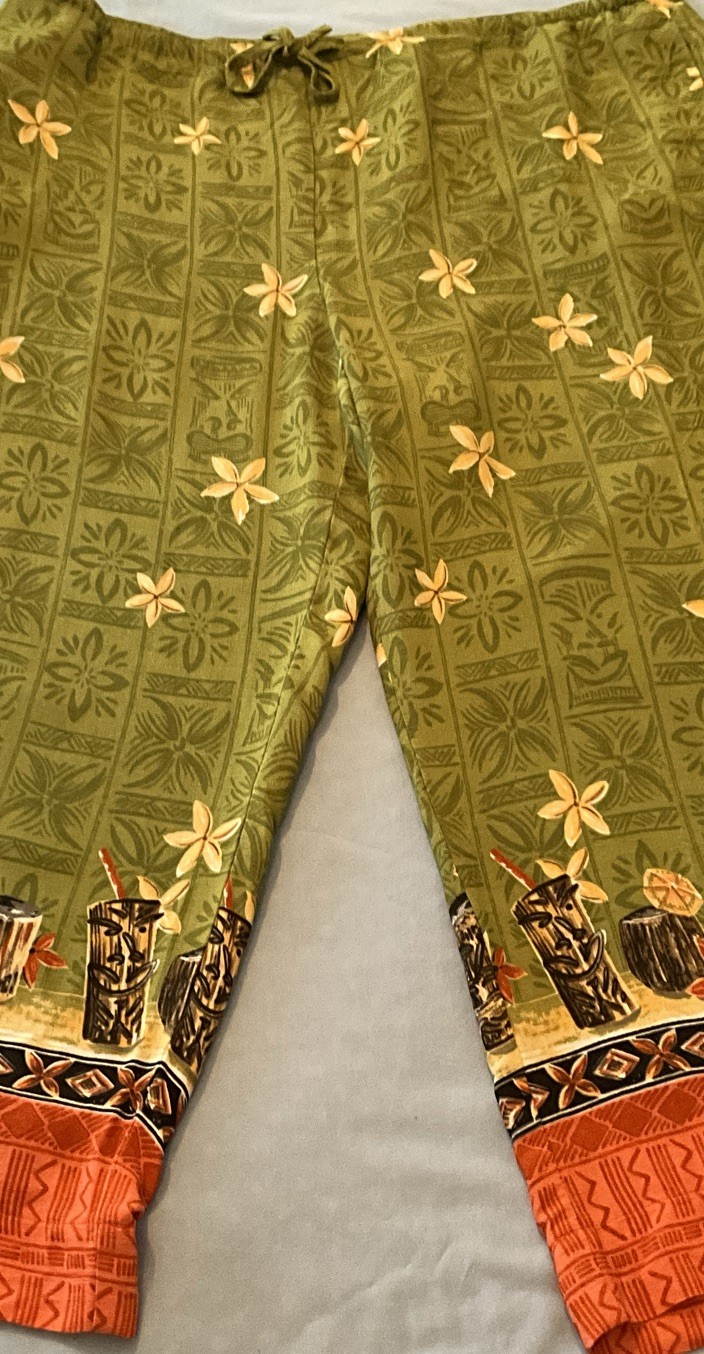 VTG Woman’s Capri Pants Hawaiian Tiki Tropical XL 70s 80s Large Floral Rayon