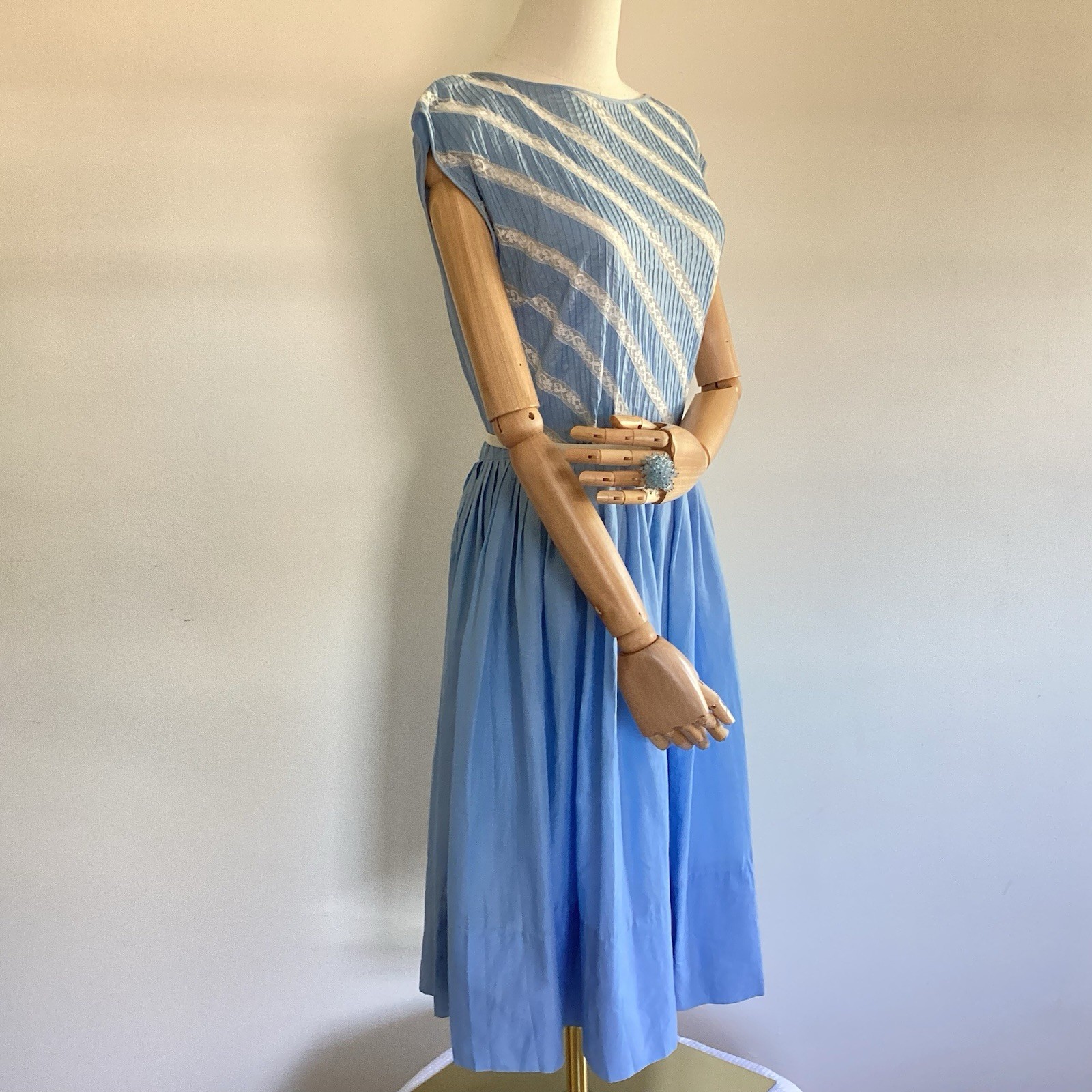 Vintage R & K Originals Blue and White Cap Sleeved Pleated A-Line Dress w/Lace