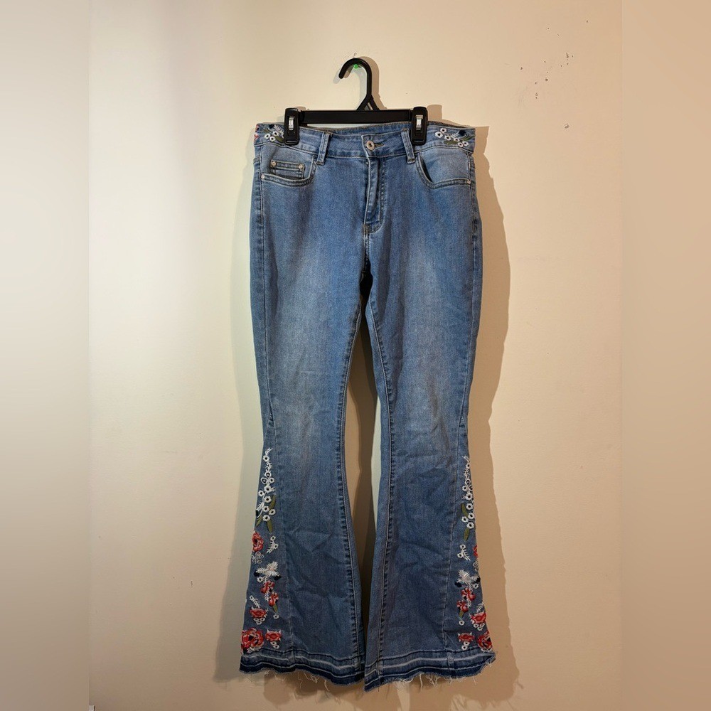 Y2K Style Women’s SZ 30 Embroidered Flared Blue Jeans Floral Flower multi color