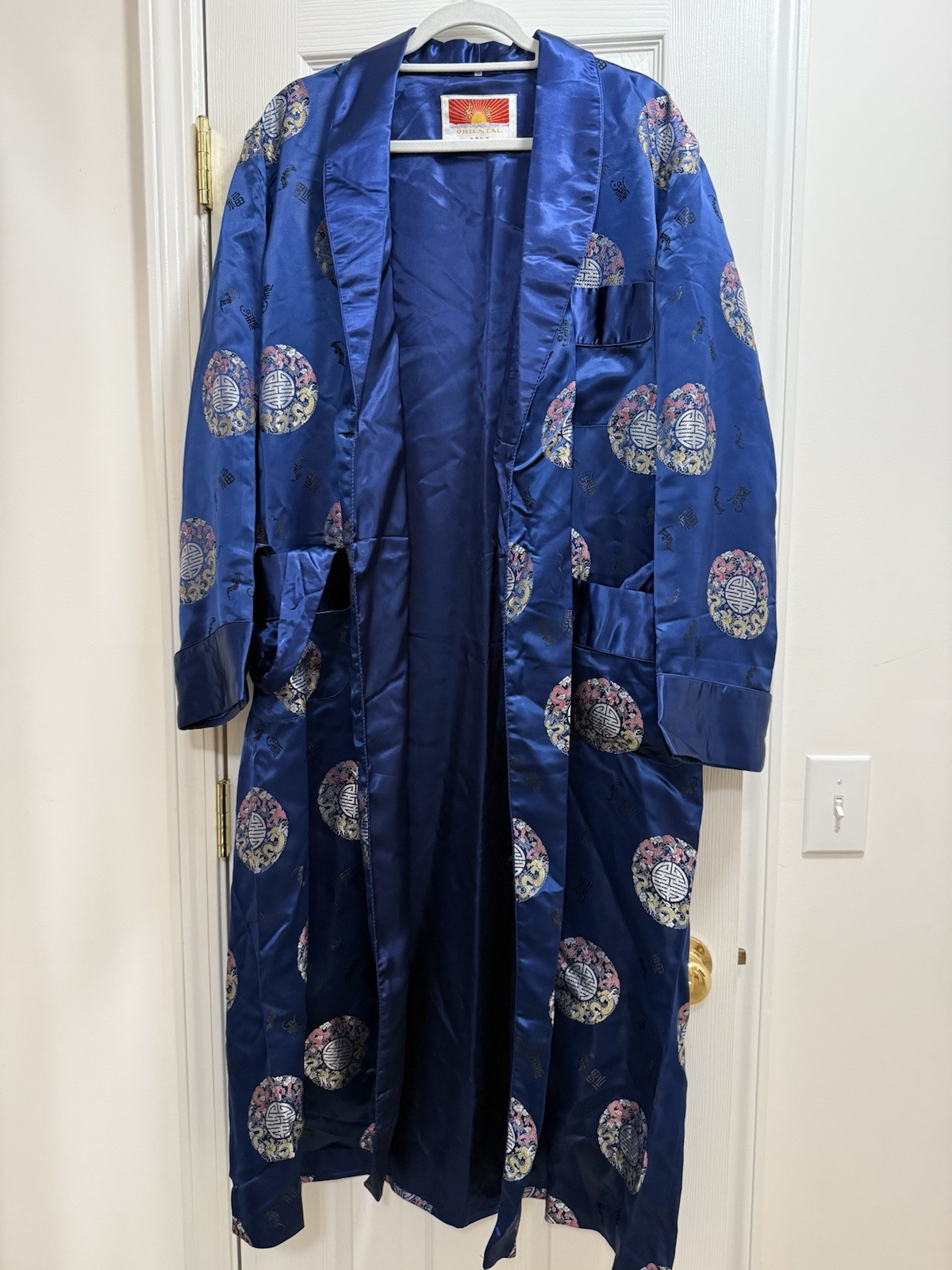 Vintage oriental smoking jacket with regal dragon embroidery size 46/14 New